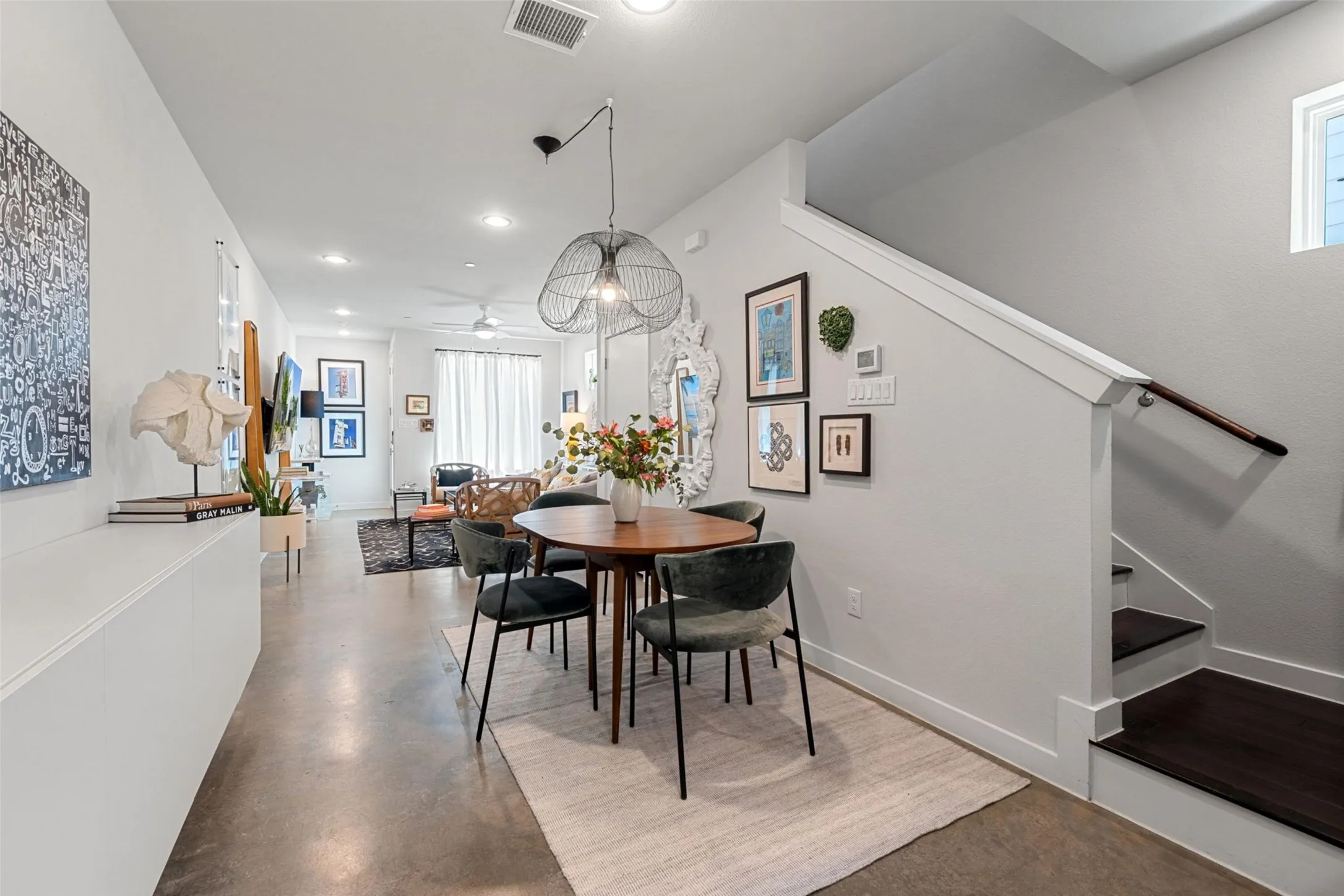 Single Family Residence For Sale in Dallas County , 1269 Clifftop Lane, Dallas, Texas 75208, 3 Bedroom, 3 Bathroom, 1 Garage spaces, 1,554 Sqft, built in 2020, mls#21398895, Real Estate Agent in Dallas, Homes For Sale in Dallas county, Homes For Sale in Dallas, Realtor in Dallas Texas, Real Estate Brokerage Independent Realty Texas, Luminita Cordes Realtor