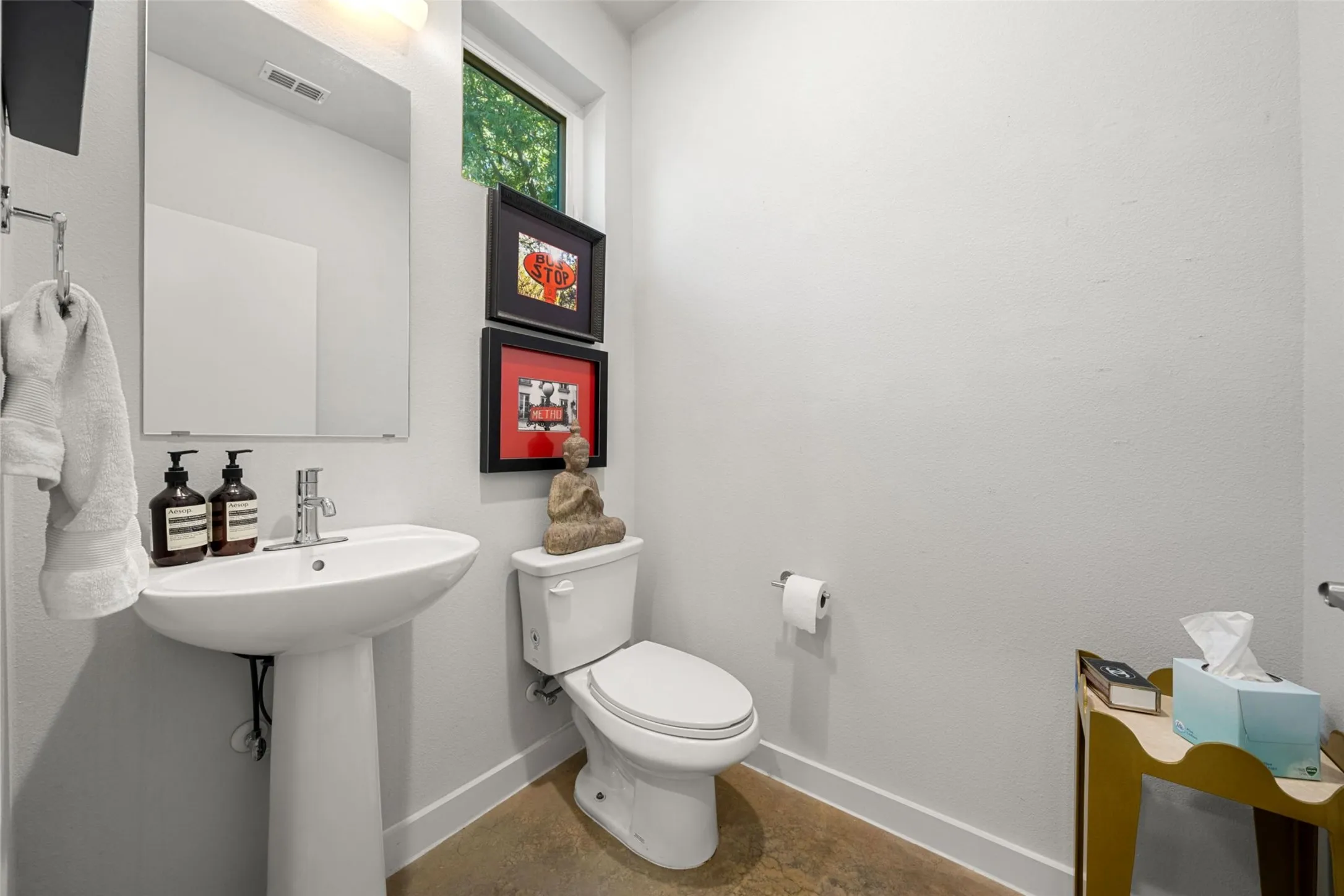Single Family Residence For Sale in Dallas County , 1269 Clifftop Lane, Dallas, Texas 75208, 3 Bedroom, 3 Bathroom, 1 Garage spaces, 1,554 Sqft, built in 2020, mls#21398895, Real Estate Agent in Dallas, Homes For Sale in Dallas county, Homes For Sale in Dallas, Realtor in Dallas Texas, Real Estate Brokerage Independent Realty Texas, Luminita Cordes Realtor