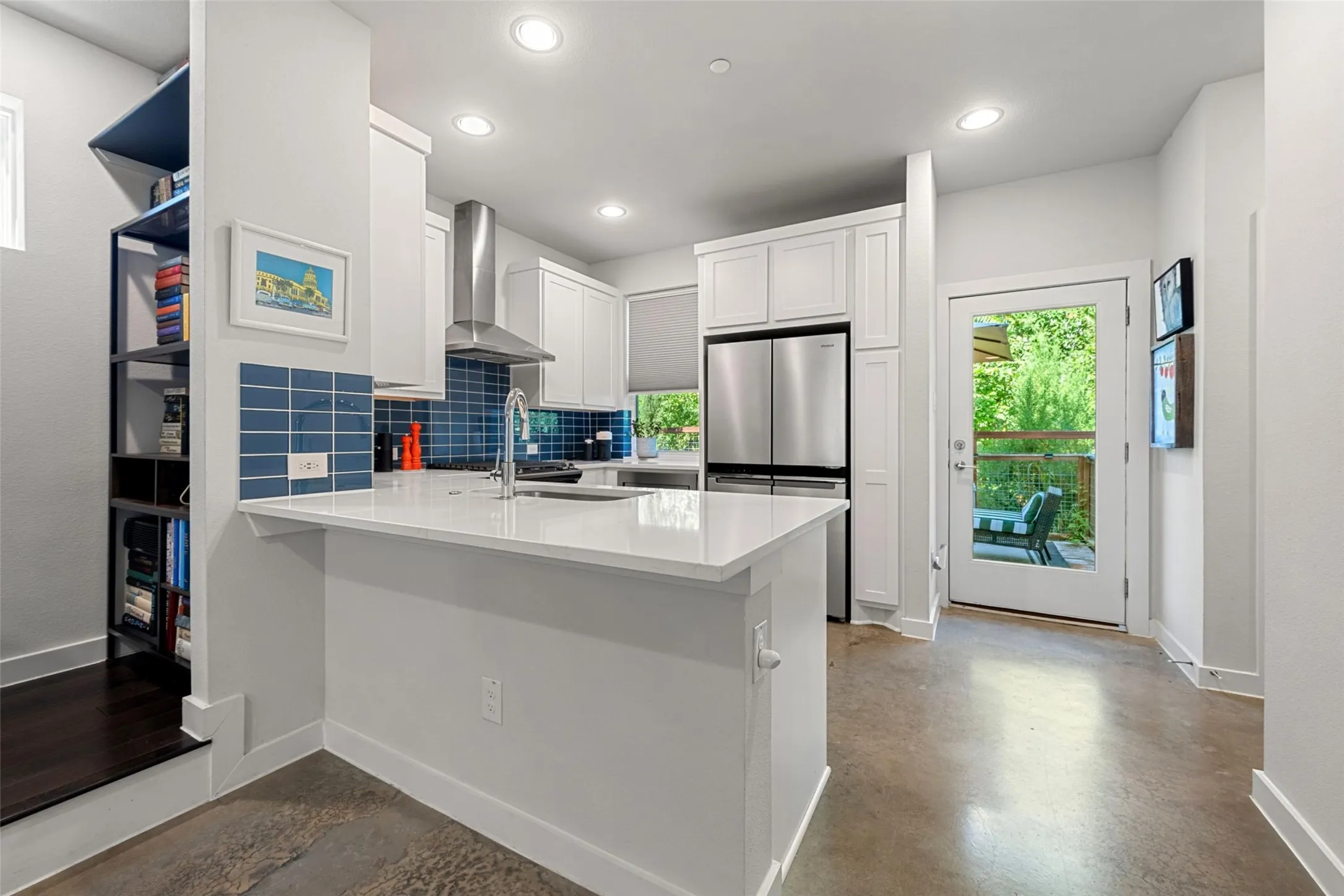Single Family Residence For Sale in Dallas County , 1269 Clifftop Lane, Dallas, Texas 75208, 3 Bedroom, 3 Bathroom, 1 Garage spaces, 1,554 Sqft, built in 2020, mls#21398895, Real Estate Agent in Dallas, Homes For Sale in Dallas county, Homes For Sale in Dallas, Realtor in Dallas Texas, Real Estate Brokerage Independent Realty Texas, Luminita Cordes Realtor