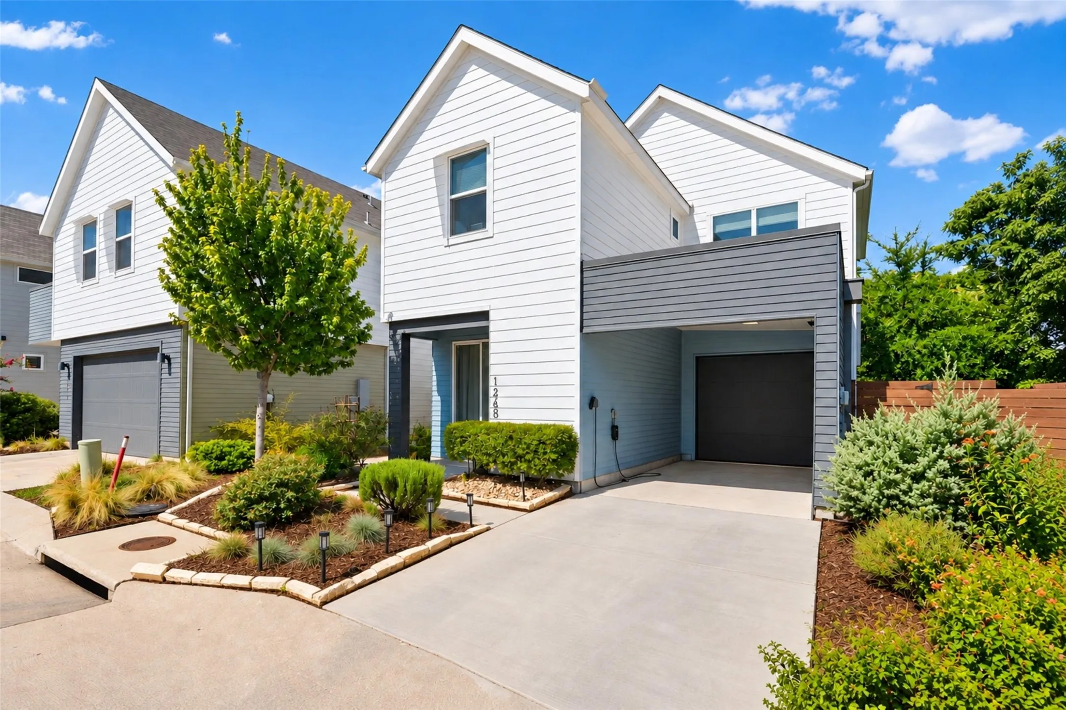 Single Family Residence For Sale in Dallas County , 1269 Clifftop Lane, Dallas, Texas 75208, 3 Bedroom, 3 Bathroom, 1 Garage spaces, 1,554 Sqft, built in 2020, mls#21398895, Real Estate Agent in Dallas, Homes For Sale in Dallas county, Homes For Sale in Dallas, Realtor in Dallas Texas, Real Estate Brokerage Independent Realty Texas, Luminita Cordes Realtor
