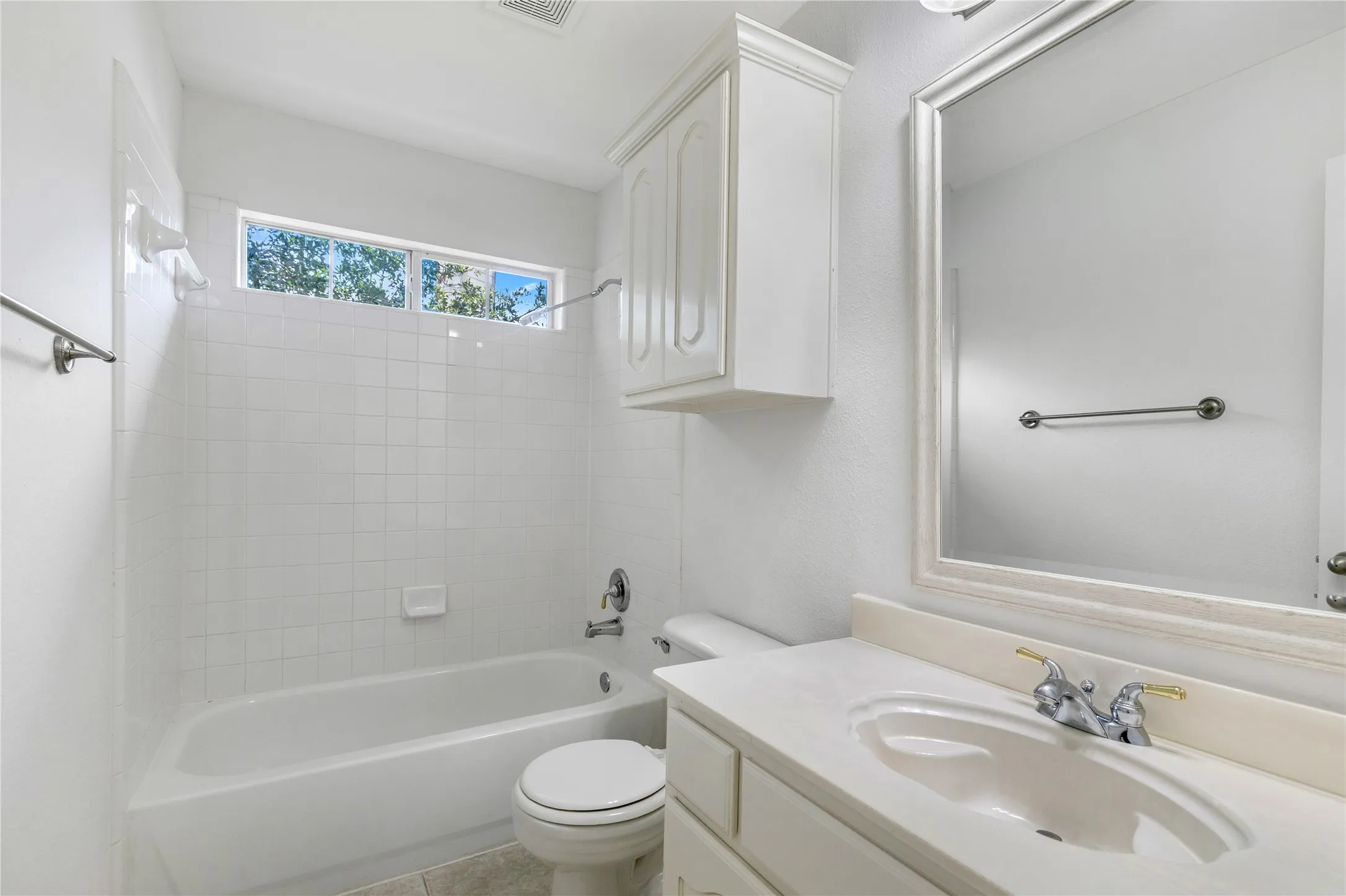 Single Family Residence For Sale in Tarrant County , 5317 Begonia Court, Fort Worth, Texas 76244, 5 Bedroom, 4 Bathroom, 2 Garage spaces, 3,100 Sqft, built in 2001, mls#21397664, Real Estate Agent in Fort Worth, Homes For Sale in Tarrant county, Homes For Sale in Fort Worth, Realtor in Fort Worth Texas, Real Estate Brokerage Independent Realty Texas, Luminita Cordes Realtor