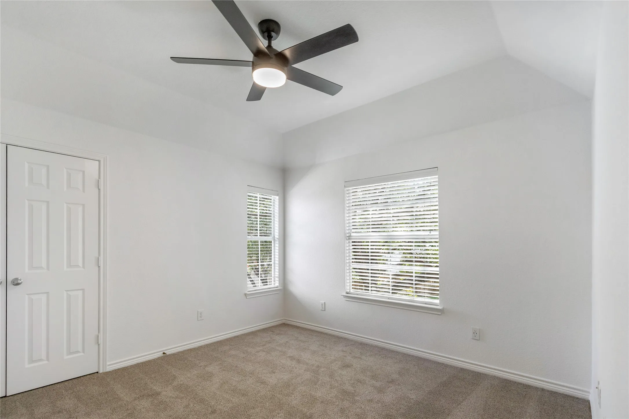 Single Family Residence For Sale in Tarrant County , 5317 Begonia Court, Fort Worth, Texas 76244, 5 Bedroom, 4 Bathroom, 2 Garage spaces, 3,100 Sqft, built in 2001, mls#21397664, Real Estate Agent in Fort Worth, Homes For Sale in Tarrant county, Homes For Sale in Fort Worth, Realtor in Fort Worth Texas, Real Estate Brokerage Independent Realty Texas, Luminita Cordes Realtor