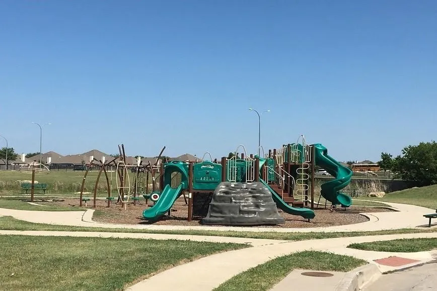 Single Family Residence For Sale in Tarrant County , 5317 Begonia Court, Fort Worth, Texas 76244, 5 Bedroom, 4 Bathroom, 2 Garage spaces, 3,100 Sqft, built in 2001, mls#21397664, Real Estate Agent in Fort Worth, Homes For Sale in Tarrant county, Homes For Sale in Fort Worth, Realtor in Fort Worth Texas, Real Estate Brokerage Independent Realty Texas, Luminita Cordes Realtor