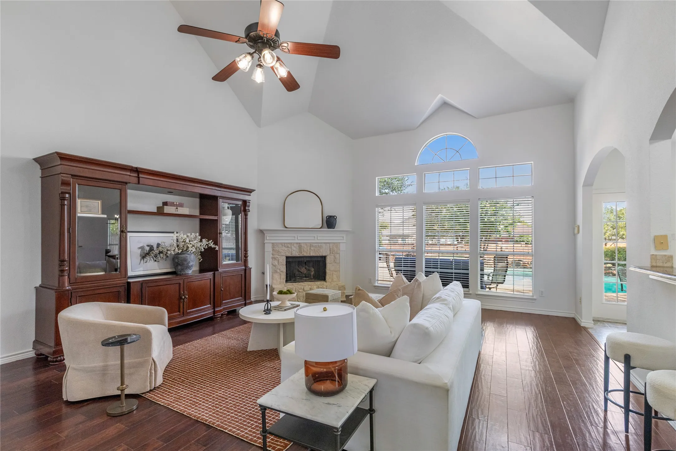 Single Family Residence For Sale in Tarrant County , 5317 Begonia Court, Fort Worth, Texas 76244, 5 Bedroom, 4 Bathroom, 2 Garage spaces, 3,100 Sqft, built in 2001, mls#21397664, Real Estate Agent in Fort Worth, Homes For Sale in Tarrant county, Homes For Sale in Fort Worth, Realtor in Fort Worth Texas, Real Estate Brokerage Independent Realty Texas, Luminita Cordes Realtor