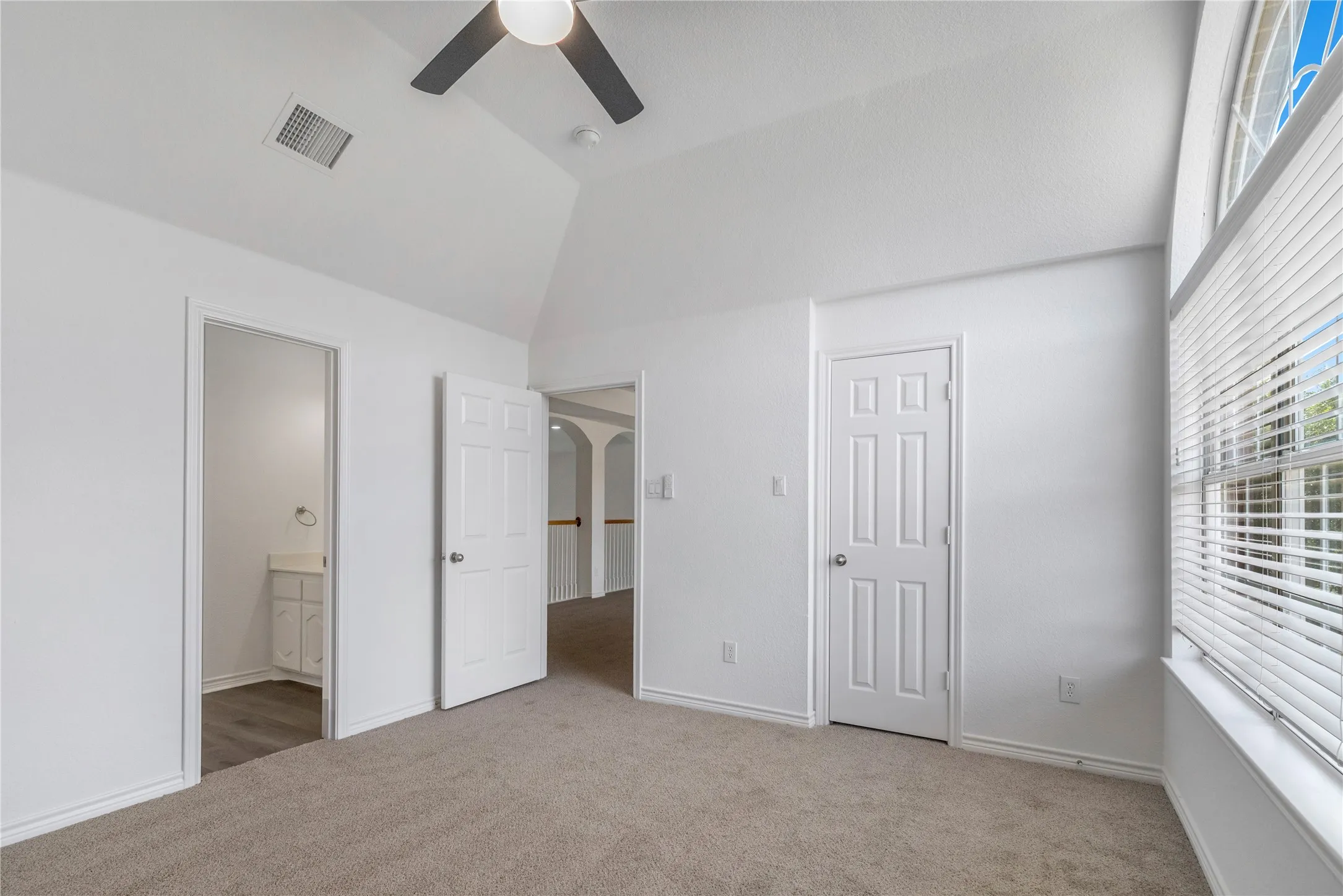 Single Family Residence For Sale in Tarrant County , 5317 Begonia Court, Fort Worth, Texas 76244, 5 Bedroom, 4 Bathroom, 2 Garage spaces, 3,100 Sqft, built in 2001, mls#21397664, Real Estate Agent in Fort Worth, Homes For Sale in Tarrant county, Homes For Sale in Fort Worth, Realtor in Fort Worth Texas, Real Estate Brokerage Independent Realty Texas, Luminita Cordes Realtor