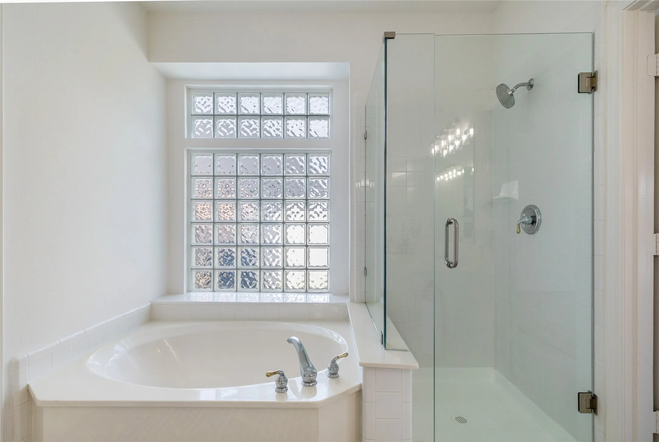 Single Family Residence For Sale in Tarrant County , 5317 Begonia Court, Fort Worth, Texas 76244, 5 Bedroom, 4 Bathroom, 2 Garage spaces, 3,100 Sqft, built in 2001, mls#21397664, Real Estate Agent in Fort Worth, Homes For Sale in Tarrant county, Homes For Sale in Fort Worth, Realtor in Fort Worth Texas, Real Estate Brokerage Independent Realty Texas, Luminita Cordes Realtor