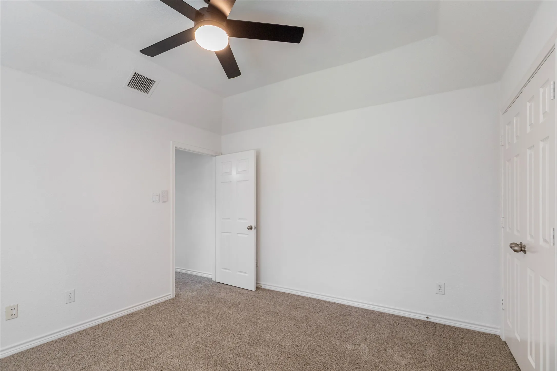 Single Family Residence For Sale in Tarrant County , 5317 Begonia Court, Fort Worth, Texas 76244, 5 Bedroom, 4 Bathroom, 2 Garage spaces, 3,100 Sqft, built in 2001, mls#21397664, Real Estate Agent in Fort Worth, Homes For Sale in Tarrant county, Homes For Sale in Fort Worth, Realtor in Fort Worth Texas, Real Estate Brokerage Independent Realty Texas, Luminita Cordes Realtor