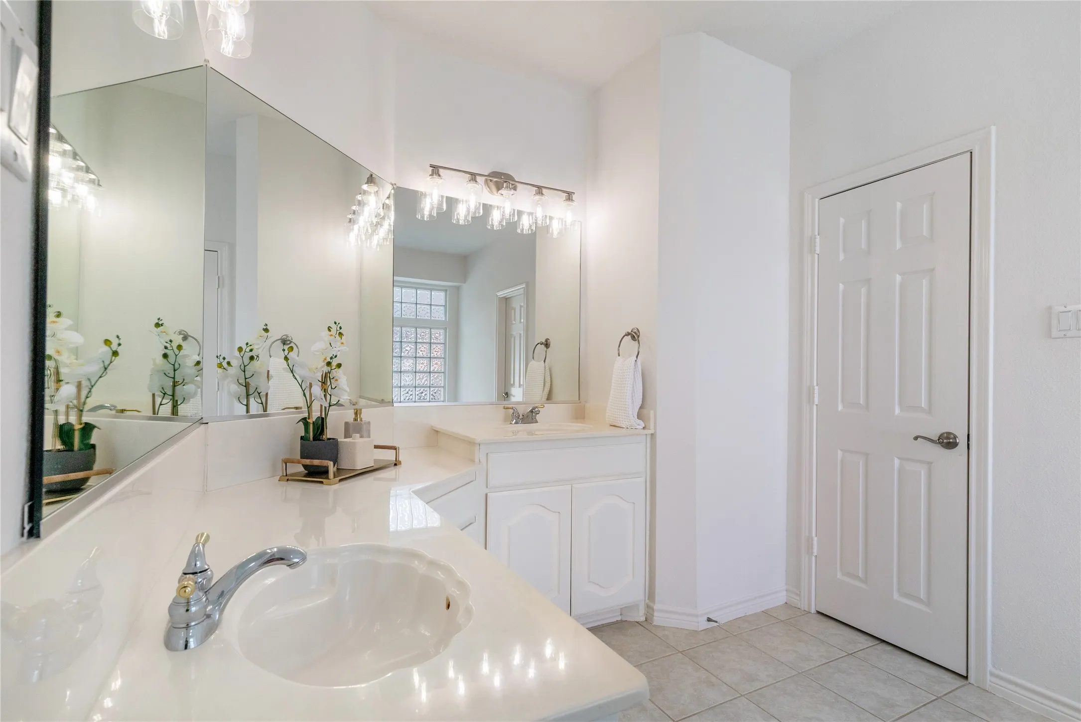 Single Family Residence For Sale in Tarrant County , 5317 Begonia Court, Fort Worth, Texas 76244, 5 Bedroom, 4 Bathroom, 2 Garage spaces, 3,100 Sqft, built in 2001, mls#21397664, Real Estate Agent in Fort Worth, Homes For Sale in Tarrant county, Homes For Sale in Fort Worth, Realtor in Fort Worth Texas, Real Estate Brokerage Independent Realty Texas, Luminita Cordes Realtor