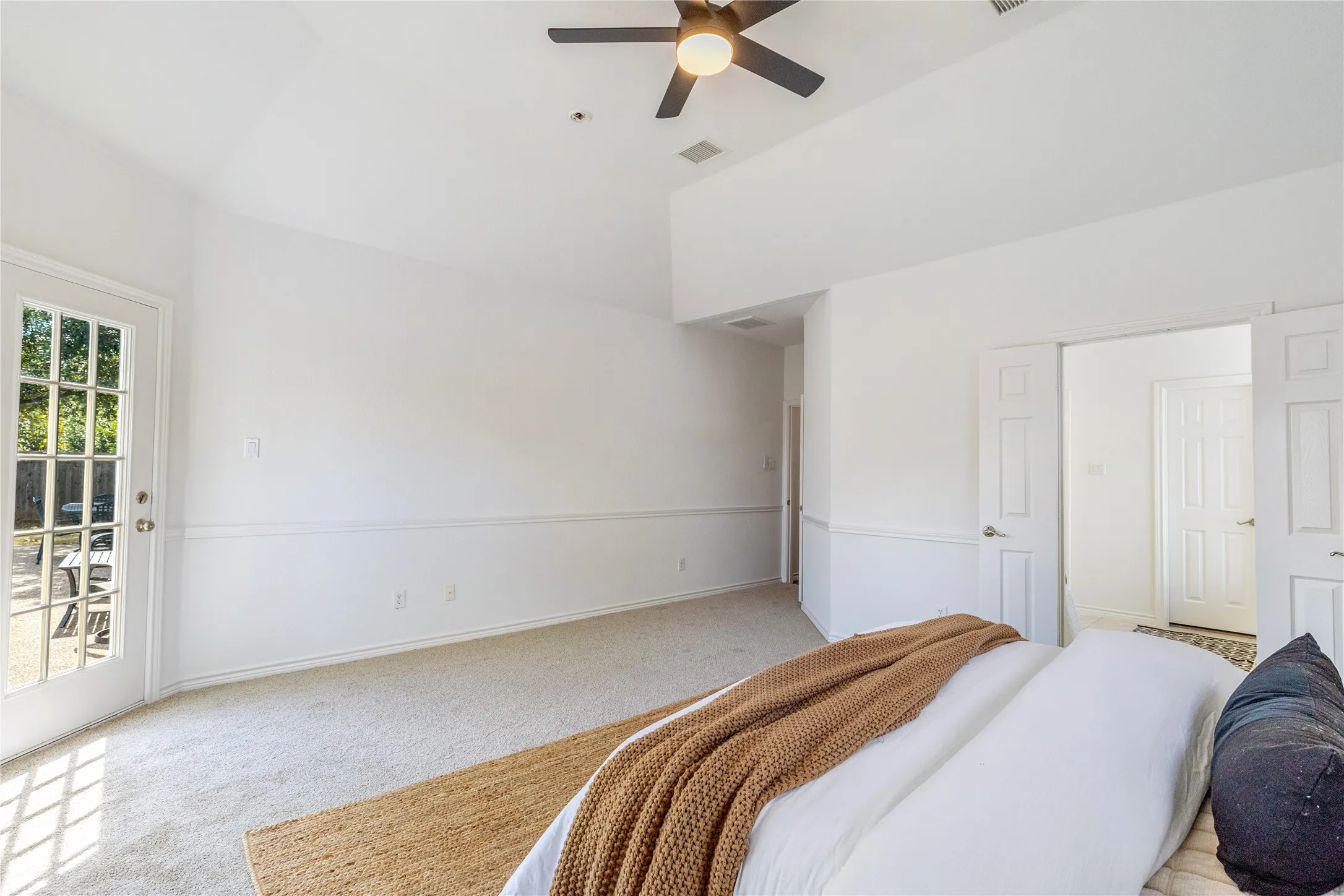 Single Family Residence For Sale in Tarrant County , 5317 Begonia Court, Fort Worth, Texas 76244, 5 Bedroom, 4 Bathroom, 2 Garage spaces, 3,100 Sqft, built in 2001, mls#21397664, Real Estate Agent in Fort Worth, Homes For Sale in Tarrant county, Homes For Sale in Fort Worth, Realtor in Fort Worth Texas, Real Estate Brokerage Independent Realty Texas, Luminita Cordes Realtor