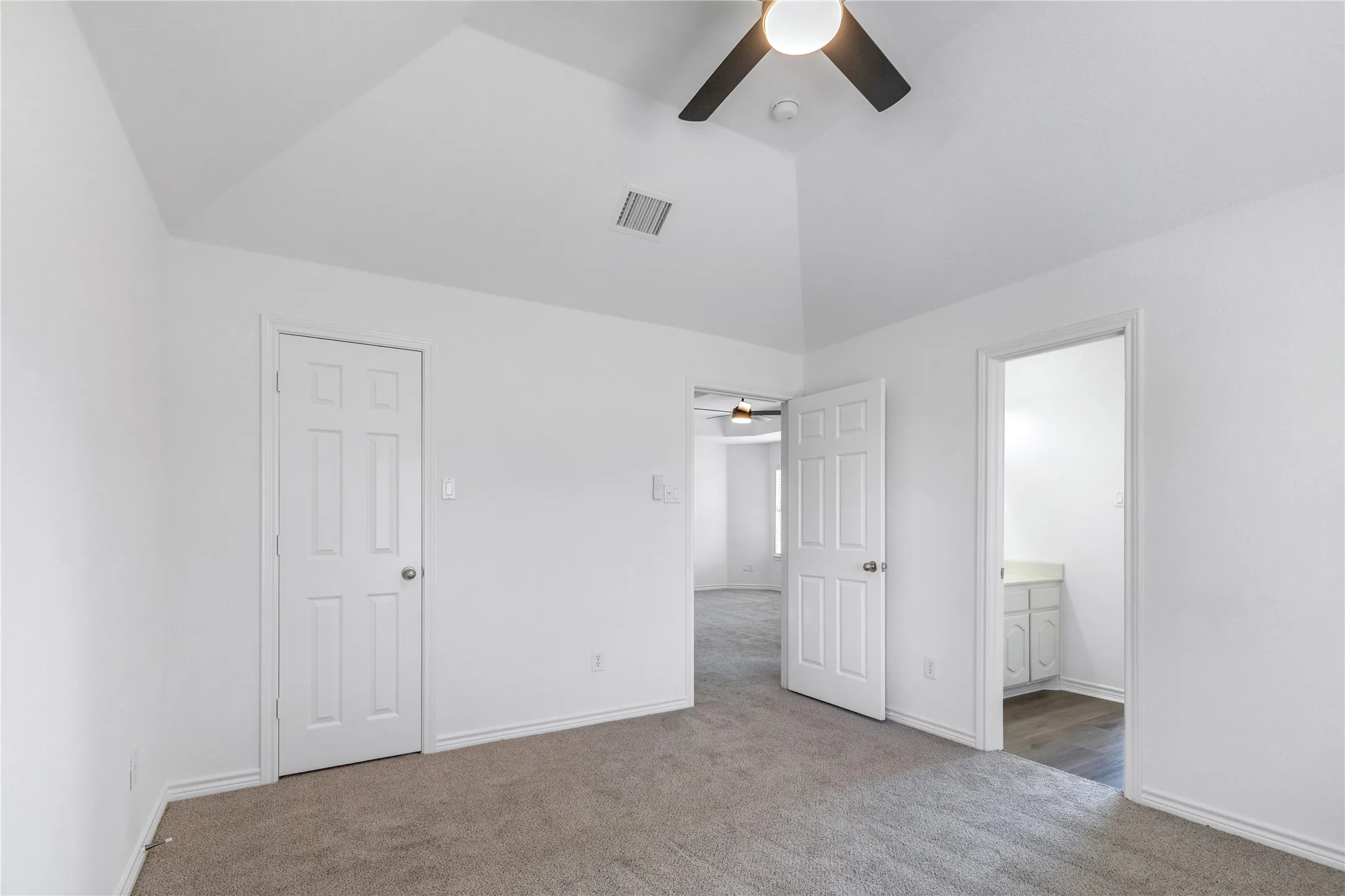 Single Family Residence For Sale in Tarrant County , 5317 Begonia Court, Fort Worth, Texas 76244, 5 Bedroom, 4 Bathroom, 2 Garage spaces, 3,100 Sqft, built in 2001, mls#21397664, Real Estate Agent in Fort Worth, Homes For Sale in Tarrant county, Homes For Sale in Fort Worth, Realtor in Fort Worth Texas, Real Estate Brokerage Independent Realty Texas, Luminita Cordes Realtor