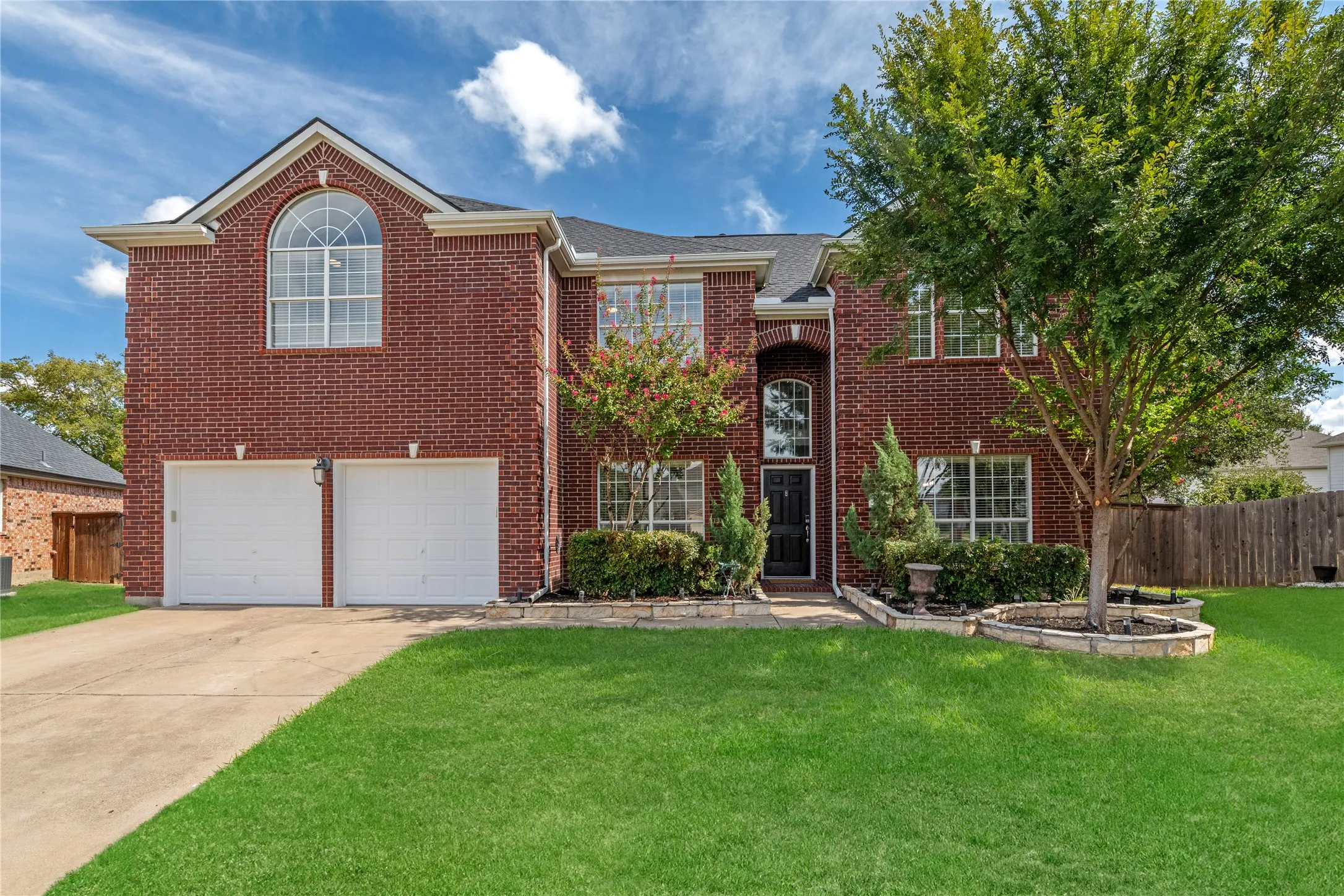 Single Family Residence For Sale in Tarrant County , 5317 Begonia Court, Fort Worth, Texas 76244, 5 Bedroom, 4 Bathroom, 2 Garage spaces, 3,100 Sqft, built in 2001, mls#21397664, Real Estate Agent in Fort Worth, Homes For Sale in Tarrant county, Homes For Sale in Fort Worth, Realtor in Fort Worth Texas, Real Estate Brokerage Independent Realty Texas, Luminita Cordes Realtor
