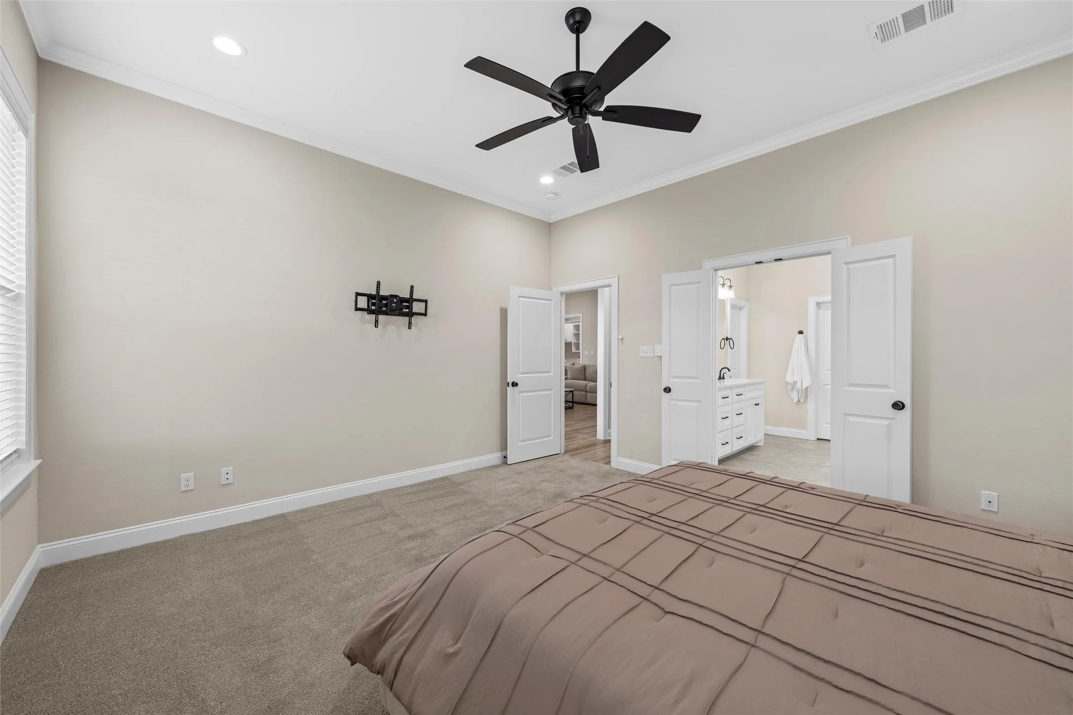 Vaulted ceilings with recessed lighting, ceiling fan, and carpeted​​‌​​​​‌​​‌‌​‌‌​​​‌‌​‌​‌​‌​​​‌​​ flooring