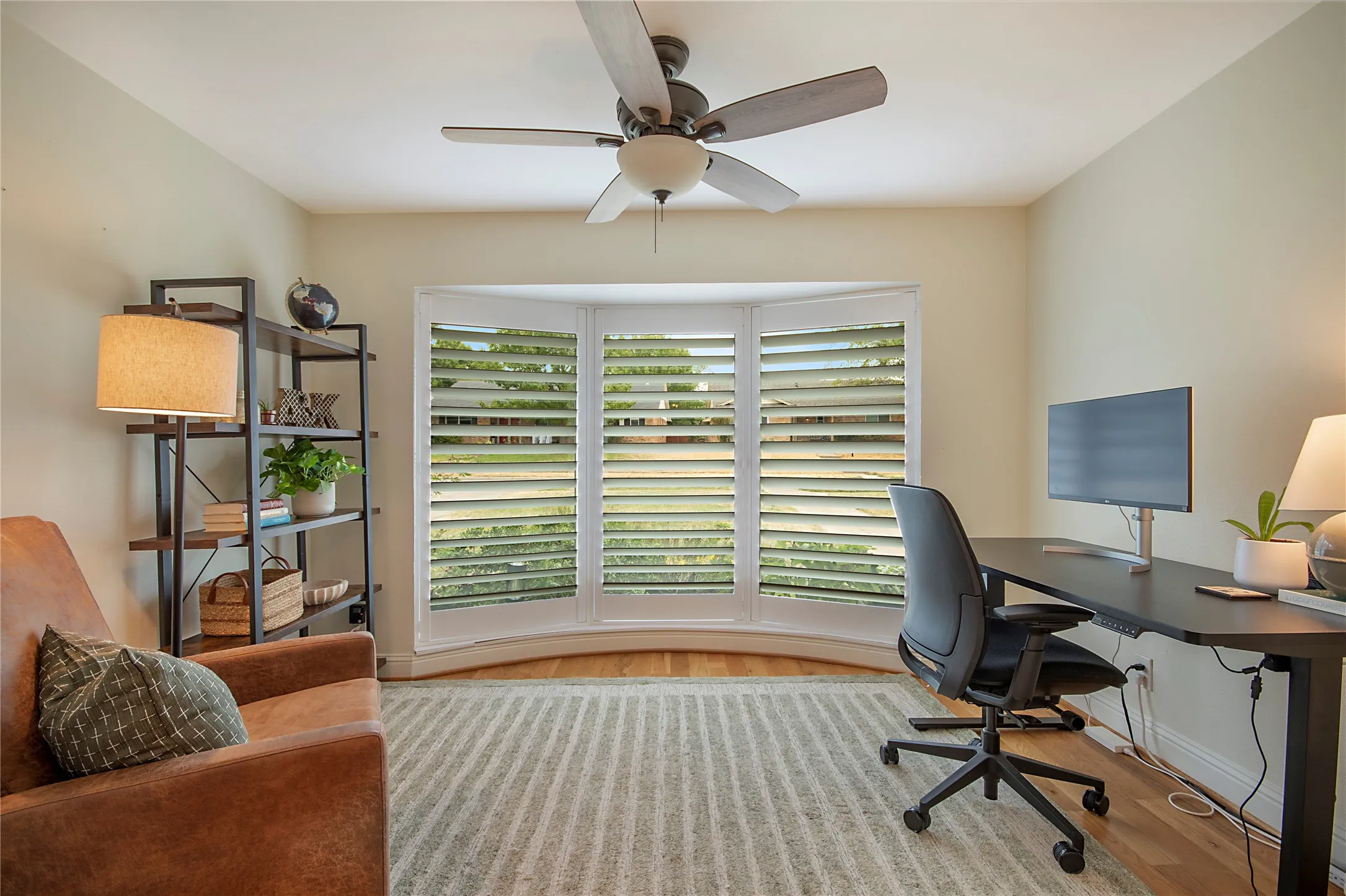 Single Family Residence For Sale in Dallas County , 9114 Westglen Drive, Dallas, Texas 75228, 3 Bedroom, 3 Bathroom, 2 Garage spaces, 1,947 Sqft, built in 1961, mls#21398690, Real Estate Agent in Dallas, Homes For Sale in Dallas county, Homes For Sale in Dallas, Realtor in Dallas Texas, Real Estate Brokerage Independent Realty Texas, Luminita Cordes Realtor