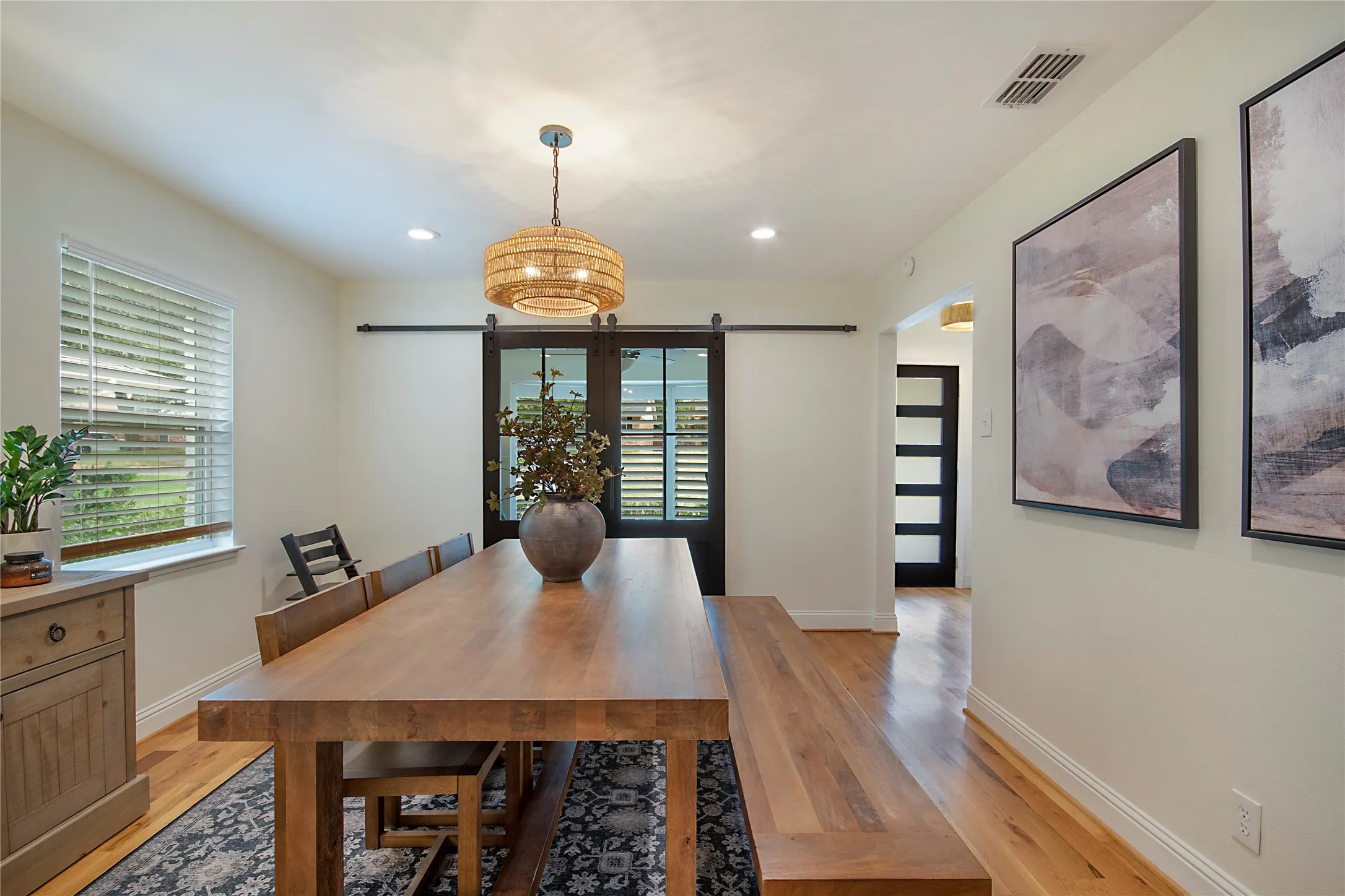 Single Family Residence For Sale in Dallas County , 9114 Westglen Drive, Dallas, Texas 75228, 3 Bedroom, 3 Bathroom, 2 Garage spaces, 1,947 Sqft, built in 1961, mls#21398690, Real Estate Agent in Dallas, Homes For Sale in Dallas county, Homes For Sale in Dallas, Realtor in Dallas Texas, Real Estate Brokerage Independent Realty Texas, Luminita Cordes Realtor