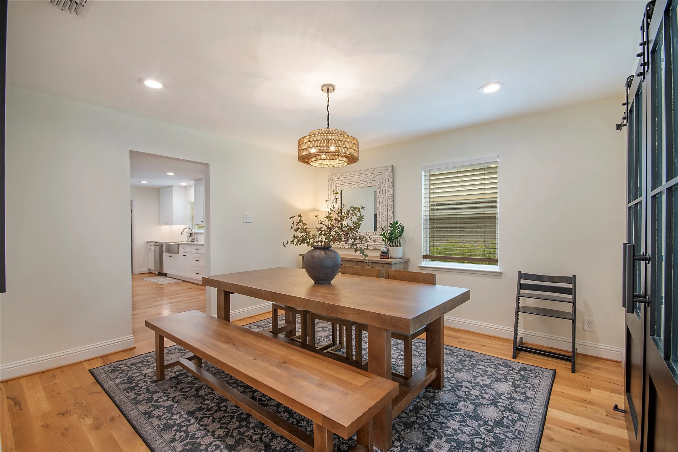 Single Family Residence For Sale in Dallas County , 9114 Westglen Drive, Dallas, Texas 75228, 3 Bedroom, 3 Bathroom, 2 Garage spaces, 1,947 Sqft, built in 1961, mls#21398690, Real Estate Agent in Dallas, Homes For Sale in Dallas county, Homes For Sale in Dallas, Realtor in Dallas Texas, Real Estate Brokerage Independent Realty Texas, Luminita Cordes Realtor