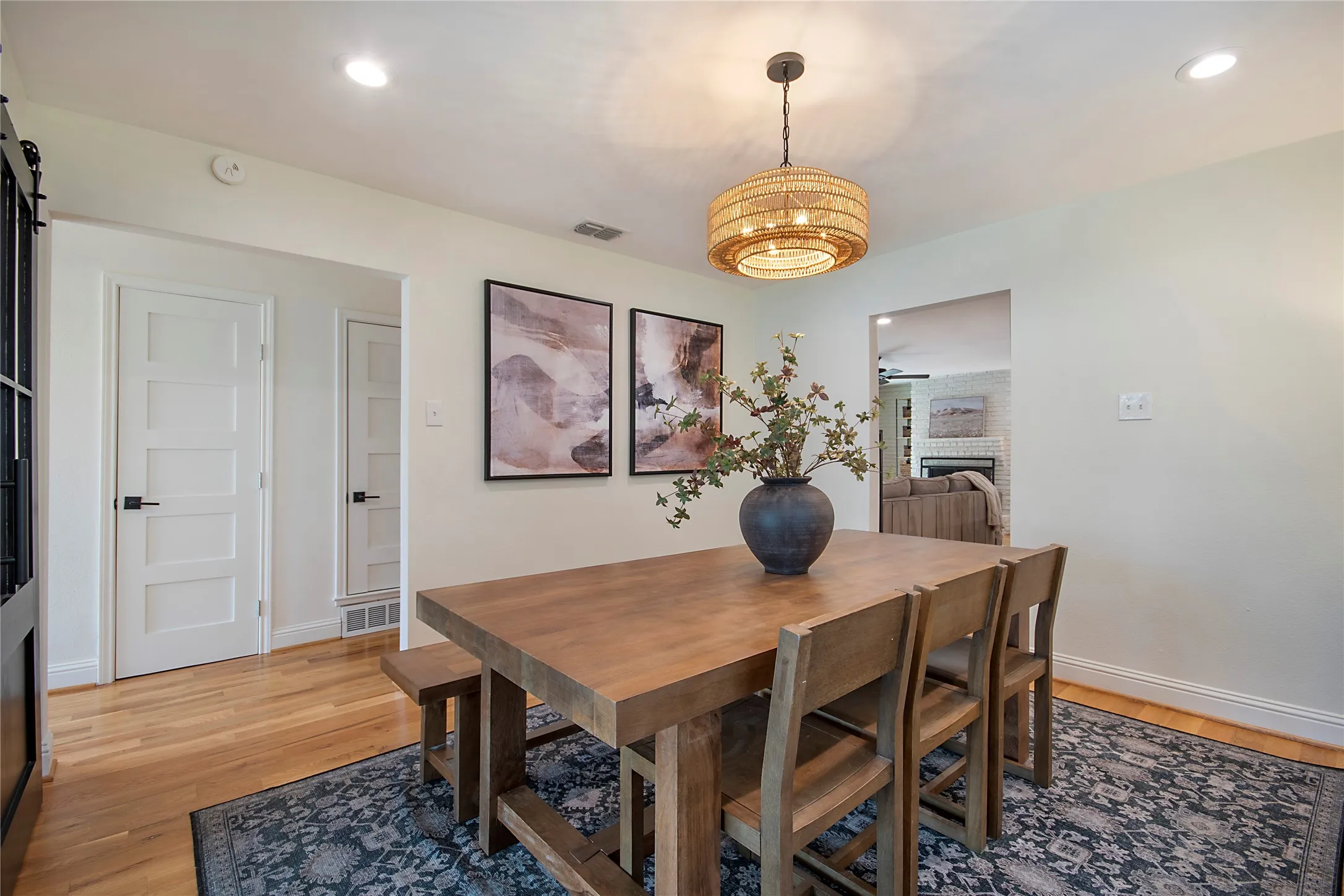 Single Family Residence For Sale in Dallas County , 9114 Westglen Drive, Dallas, Texas 75228, 3 Bedroom, 3 Bathroom, 2 Garage spaces, 1,947 Sqft, built in 1961, mls#21398690, Real Estate Agent in Dallas, Homes For Sale in Dallas county, Homes For Sale in Dallas, Realtor in Dallas Texas, Real Estate Brokerage Independent Realty Texas, Luminita Cordes Realtor