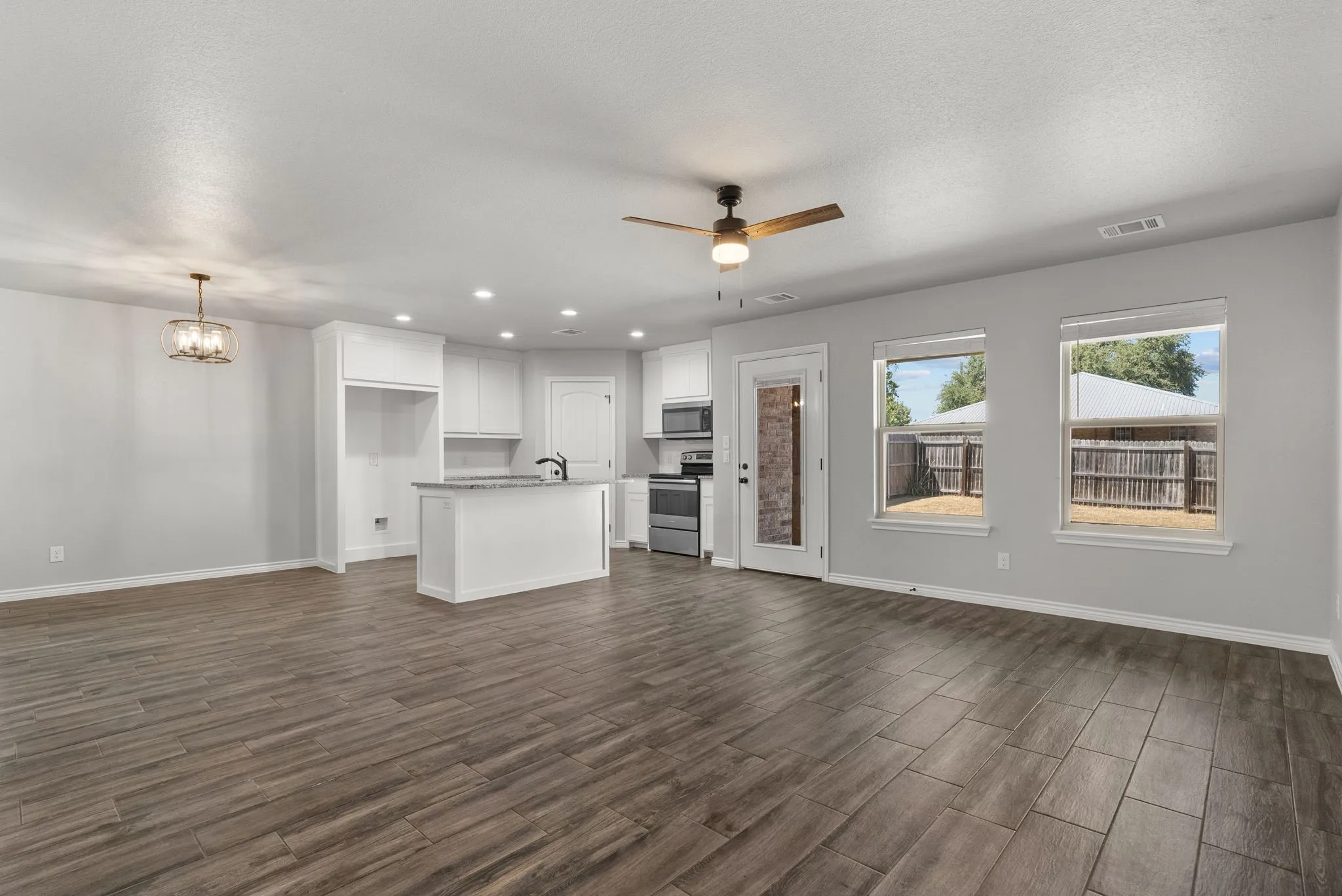 Duplex For Rent in Parker County , 220 St Charles Drive B, Springtown, Texas 76082, 3 Bedroom, 2 Bathroom, 1 Garage spaces, 1,398 Sqft, built in 2022, mls#21401873, Real Estate Agent in Springtown, Homes For Rent in Parker county, Homes For Rent in Springtown, Realtor in Springtown Texas, Real Estate Brokerage Independent Realty Texas, Luminita Cordes Realtor