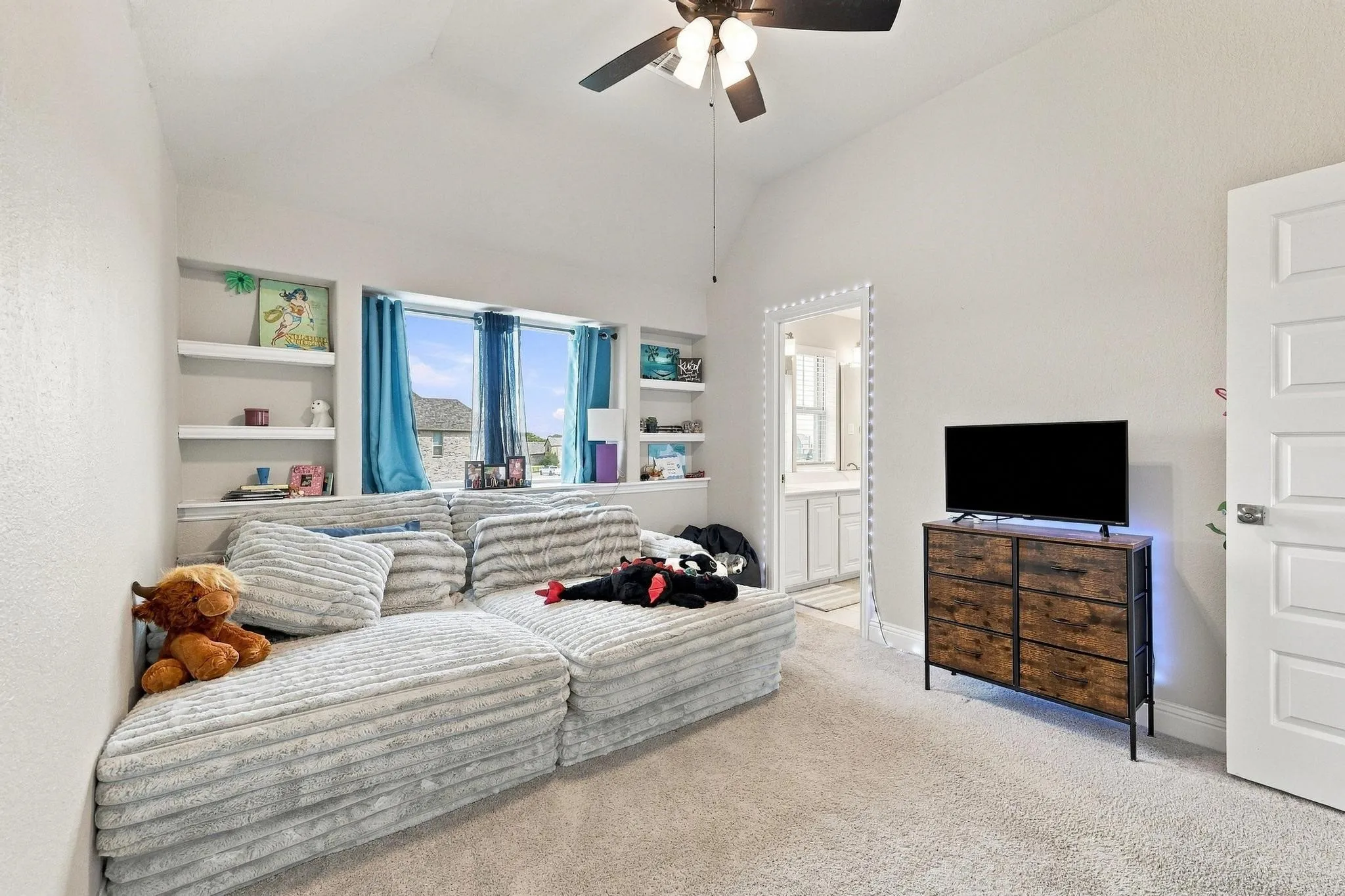 Single Family Residence For Sale in Grayson County , 348 Magnolia Drive, Van Alstyne, Texas 75495, 5 Bedroom, 4 Bathroom, 6 Garage spaces, 3,630 Sqft, built in 2021, mls#21399364, Real Estate Agent in Van Alstyne, Homes For Sale in Grayson county, Homes For Sale in Van Alstyne, Realtor in Van Alstyne Texas, Real Estate Brokerage Independent Realty Texas, Luminita Cordes Realtor
