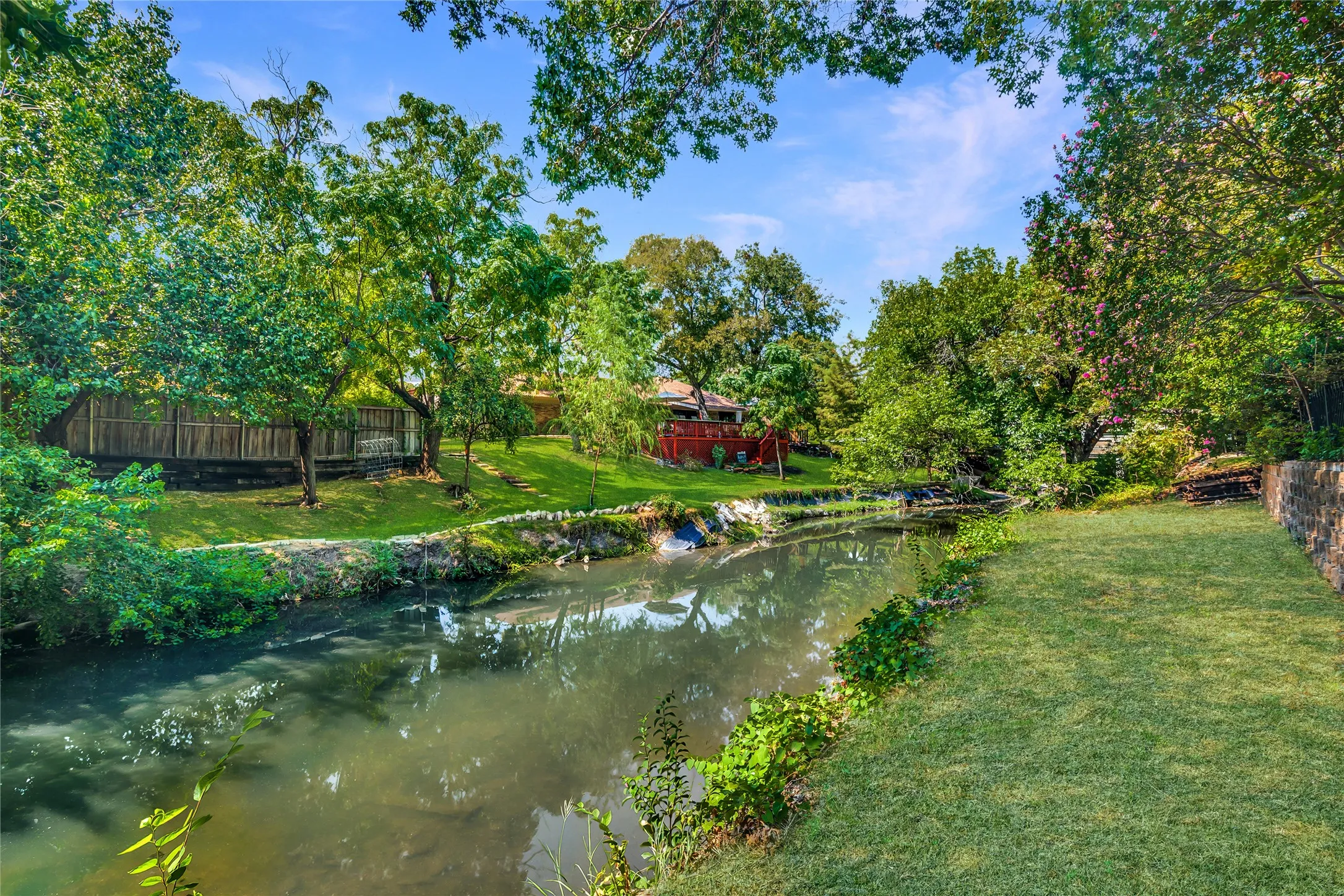 Very private - just a few neighbors enjoy this!