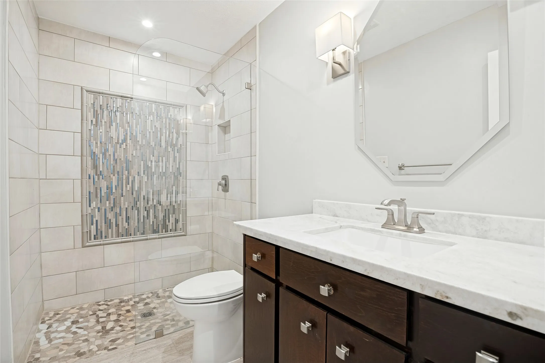 Bath with Bedroom 4 - more beautiful tile details!