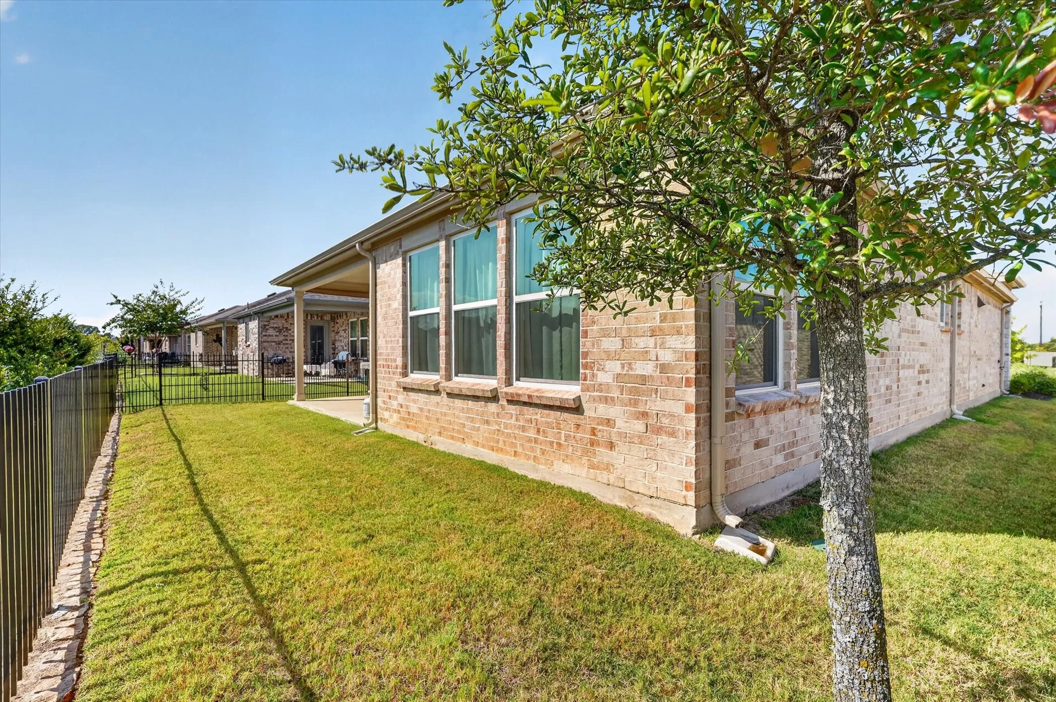 Single Family Residence For Sale in Collin County , 9232 Riverlight Road, Mc Kinney, Texas 75071, 2 Bedroom, 2 Bathroom, 2 Garage spaces, 1,550 Sqft, built in 2023, mls#21401478, Real Estate Agent in Mc Kinney, Homes For Sale in Collin county, Homes For Sale in Mc Kinney, Realtor in Mc Kinney Texas, Real Estate Brokerage Independent Realty Texas, Luminita Cordes Realtor