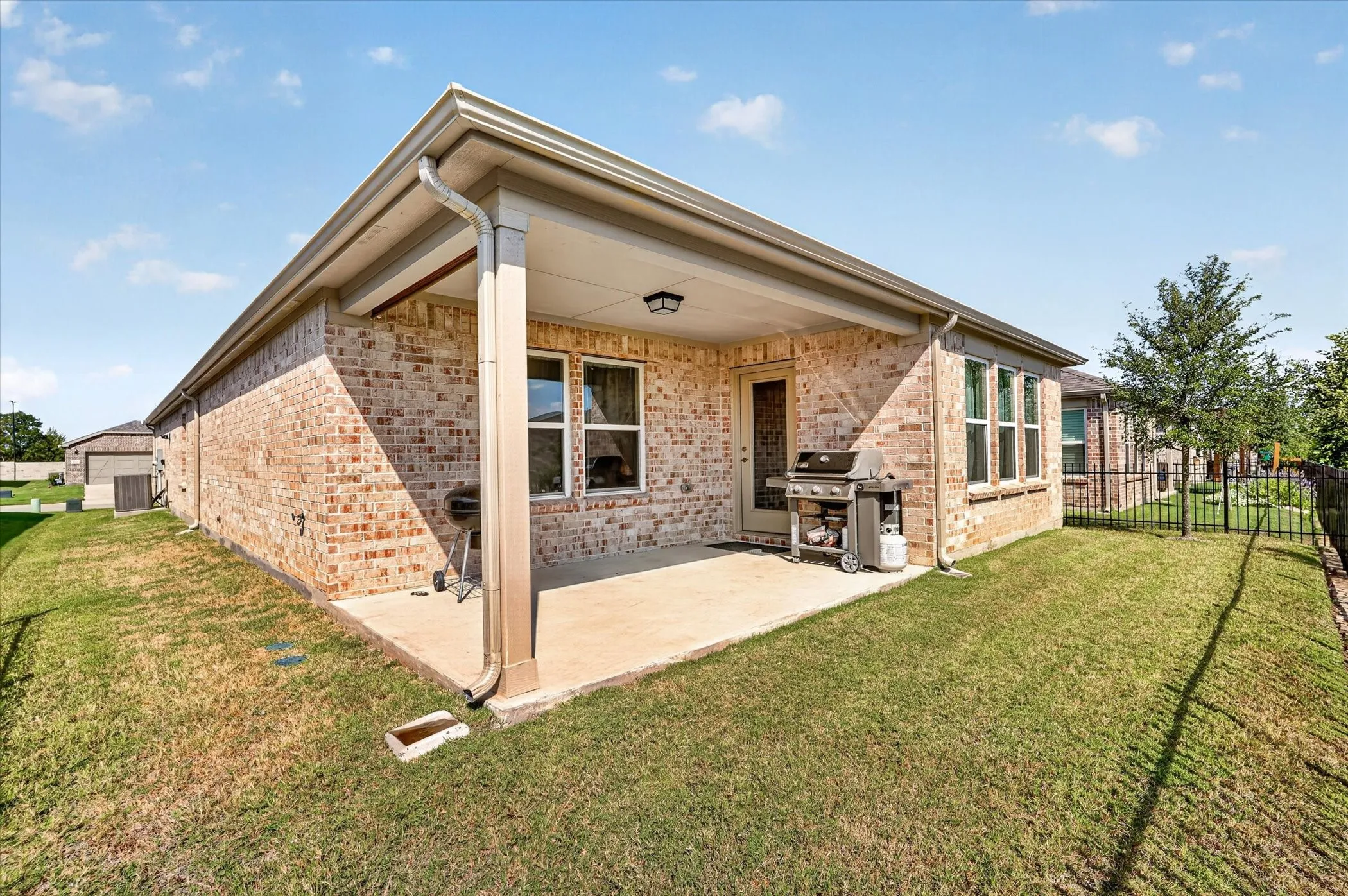 Single Family Residence For Sale in Collin County , 9232 Riverlight Road, Mc Kinney, Texas 75071, 2 Bedroom, 2 Bathroom, 2 Garage spaces, 1,550 Sqft, built in 2023, mls#21401478, Real Estate Agent in Mc Kinney, Homes For Sale in Collin county, Homes For Sale in Mc Kinney, Realtor in Mc Kinney Texas, Real Estate Brokerage Independent Realty Texas, Luminita Cordes Realtor