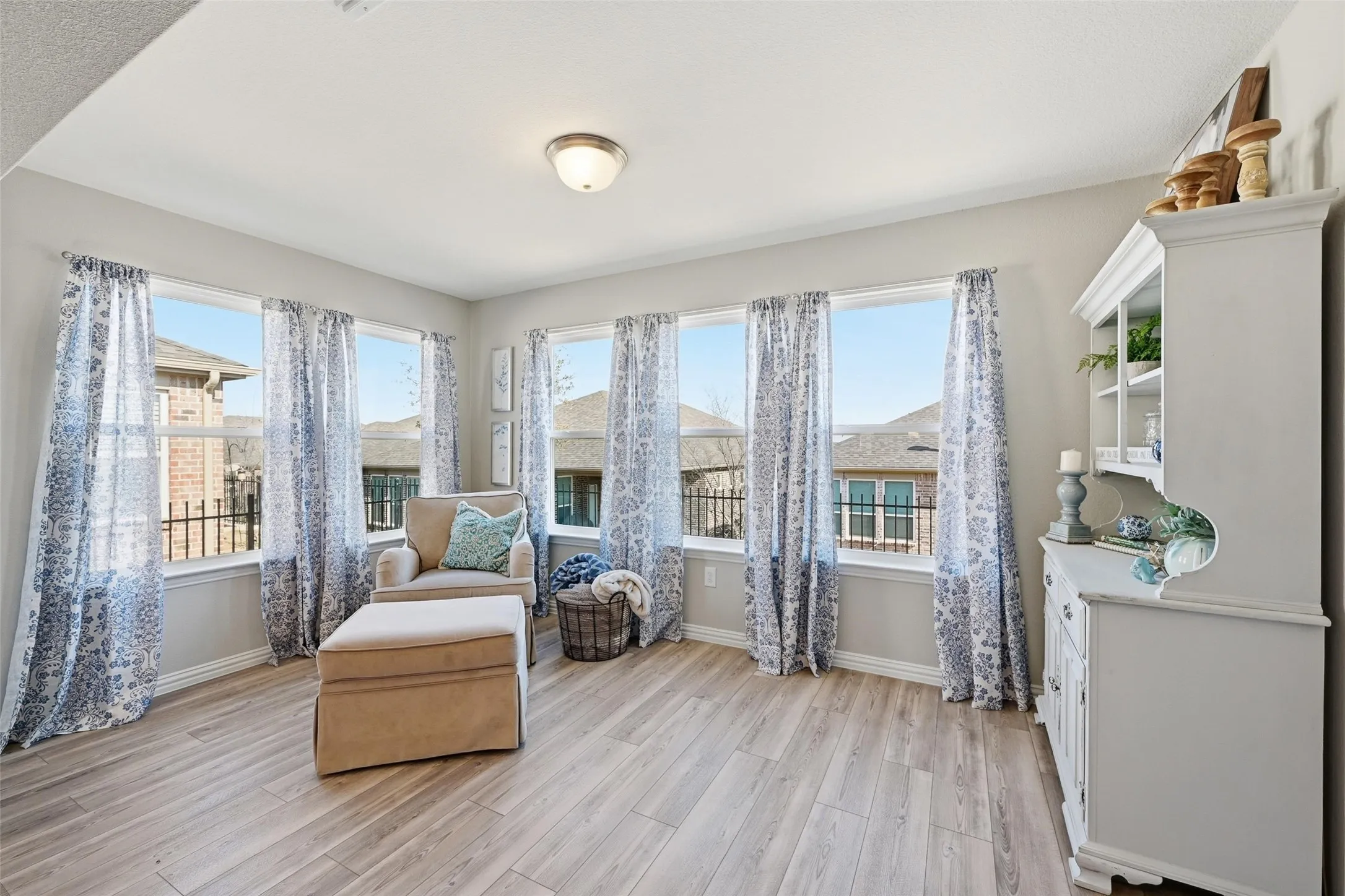 Single Family Residence For Sale in Collin County , 9232 Riverlight Road, Mc Kinney, Texas 75071, 2 Bedroom, 2 Bathroom, 2 Garage spaces, 1,550 Sqft, built in 2023, mls#21401478, Real Estate Agent in Mc Kinney, Homes For Sale in Collin county, Homes For Sale in Mc Kinney, Realtor in Mc Kinney Texas, Real Estate Brokerage Independent Realty Texas, Luminita Cordes Realtor