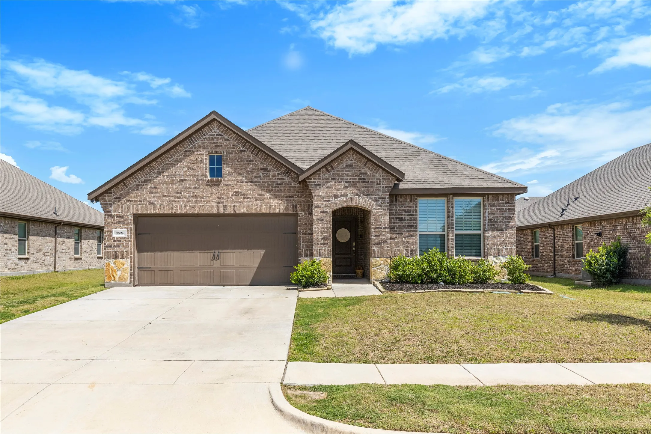 Single Family Residence For Sale in Hunt County , 128 Whitetail Way, Caddo Mills, Texas 75135, 4 Bedroom, 2 Bathroom, 2 Garage spaces, 1,826 Sqft, built in 2020, mls#21401666, Real Estate Agent in Caddo Mills, Homes For Sale in Hunt county, Homes For Sale in Caddo Mills, Realtor in Caddo Mills Texas, Real Estate Brokerage Independent Realty Texas, Luminita Cordes Realtor