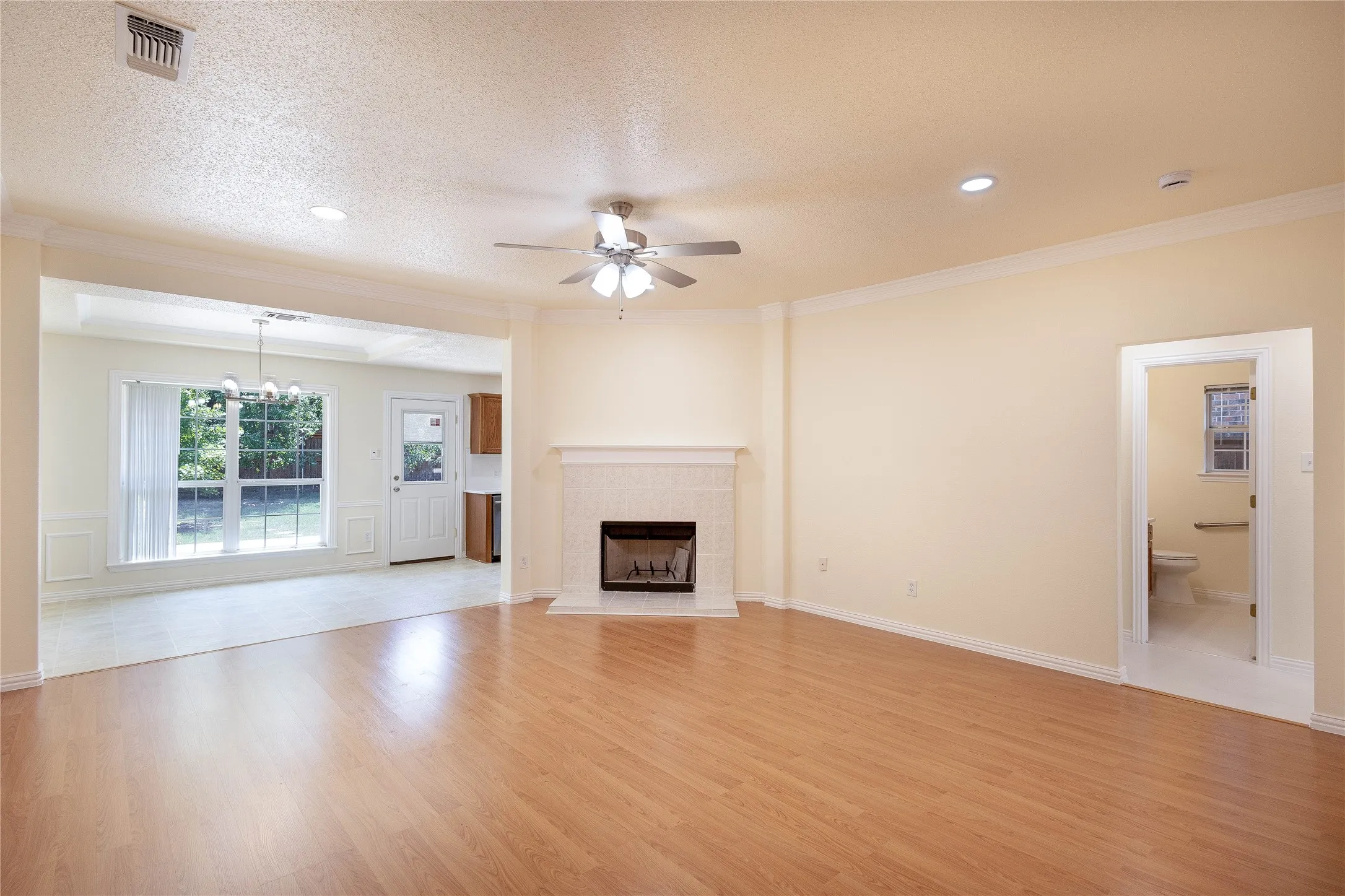 Single Family Residence For Sale in Tarrant County , 1304 W Mitchell Street, Arlington, Texas 76013, 4 Bedroom, 2 Bathroom, 2 Garage spaces, 1,648 Sqft, built in 2003, mls#21401925, Real Estate Agent in Arlington, Homes For Sale in Tarrant county, Homes For Sale in Arlington, Realtor in Arlington Texas, Real Estate Brokerage Independent Realty Texas, Luminita Cordes Realtor