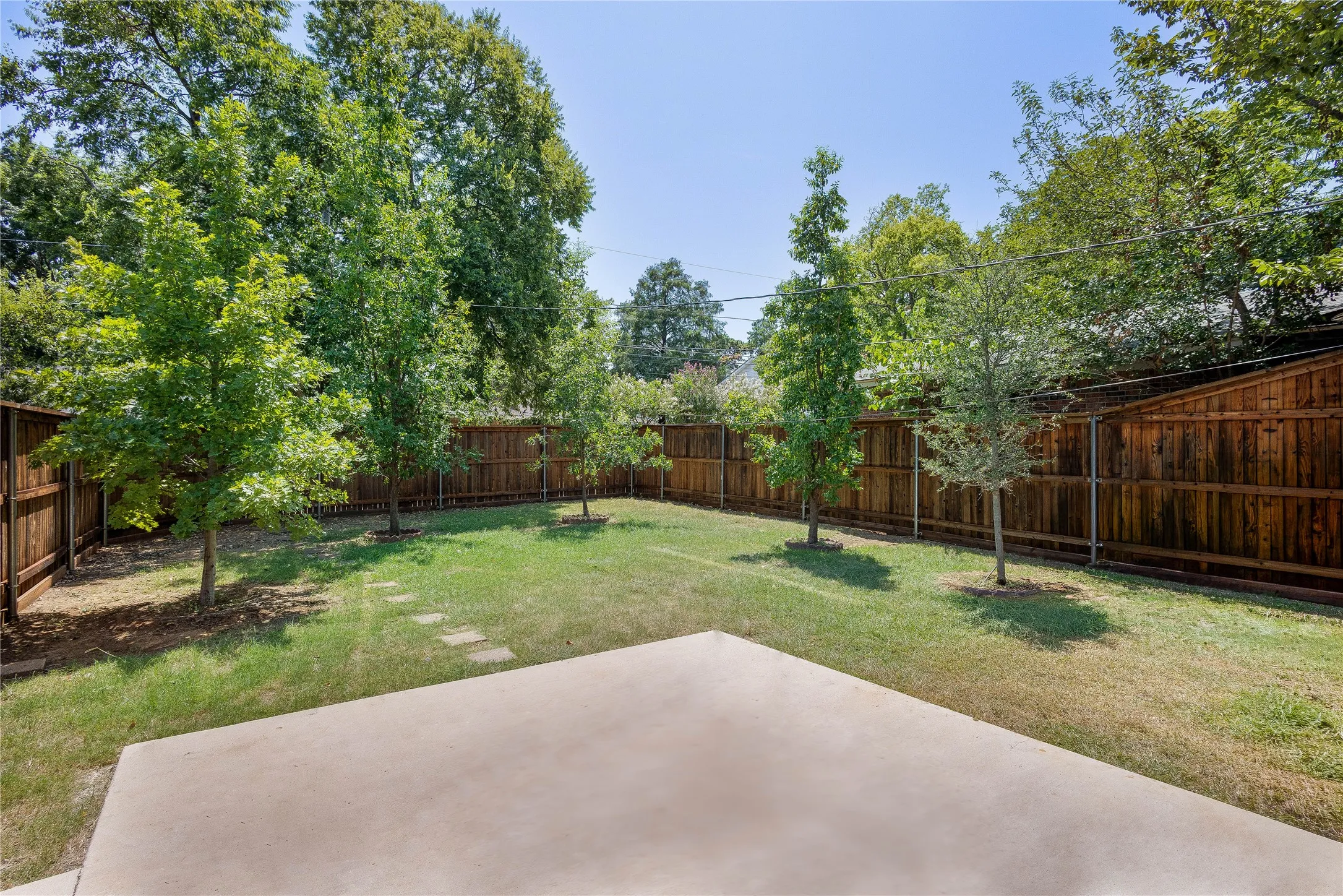 Single Family Residence For Sale in Tarrant County , 1304 W Mitchell Street, Arlington, Texas 76013, 4 Bedroom, 2 Bathroom, 2 Garage spaces, 1,648 Sqft, built in 2003, mls#21401925, Real Estate Agent in Arlington, Homes For Sale in Tarrant county, Homes For Sale in Arlington, Realtor in Arlington Texas, Real Estate Brokerage Independent Realty Texas, Luminita Cordes Realtor