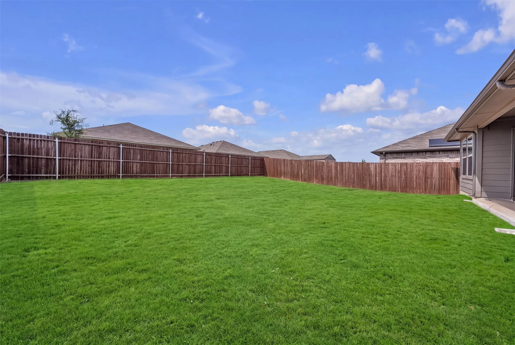 Single Family Residence For Sale in Tarrant County , 8817 Playmoor Drive, Fort Worth, Texas 76131, 3 Bedroom, 2 Bathroom, 2 Garage spaces, 1,488 Sqft, built in 2024, mls#21399665, Real Estate Agent in Fort Worth, Homes For Sale in Tarrant county, Homes For Sale in Fort Worth, Realtor in Fort Worth Texas, Real Estate Brokerage Independent Realty Texas, Luminita Cordes Realtor