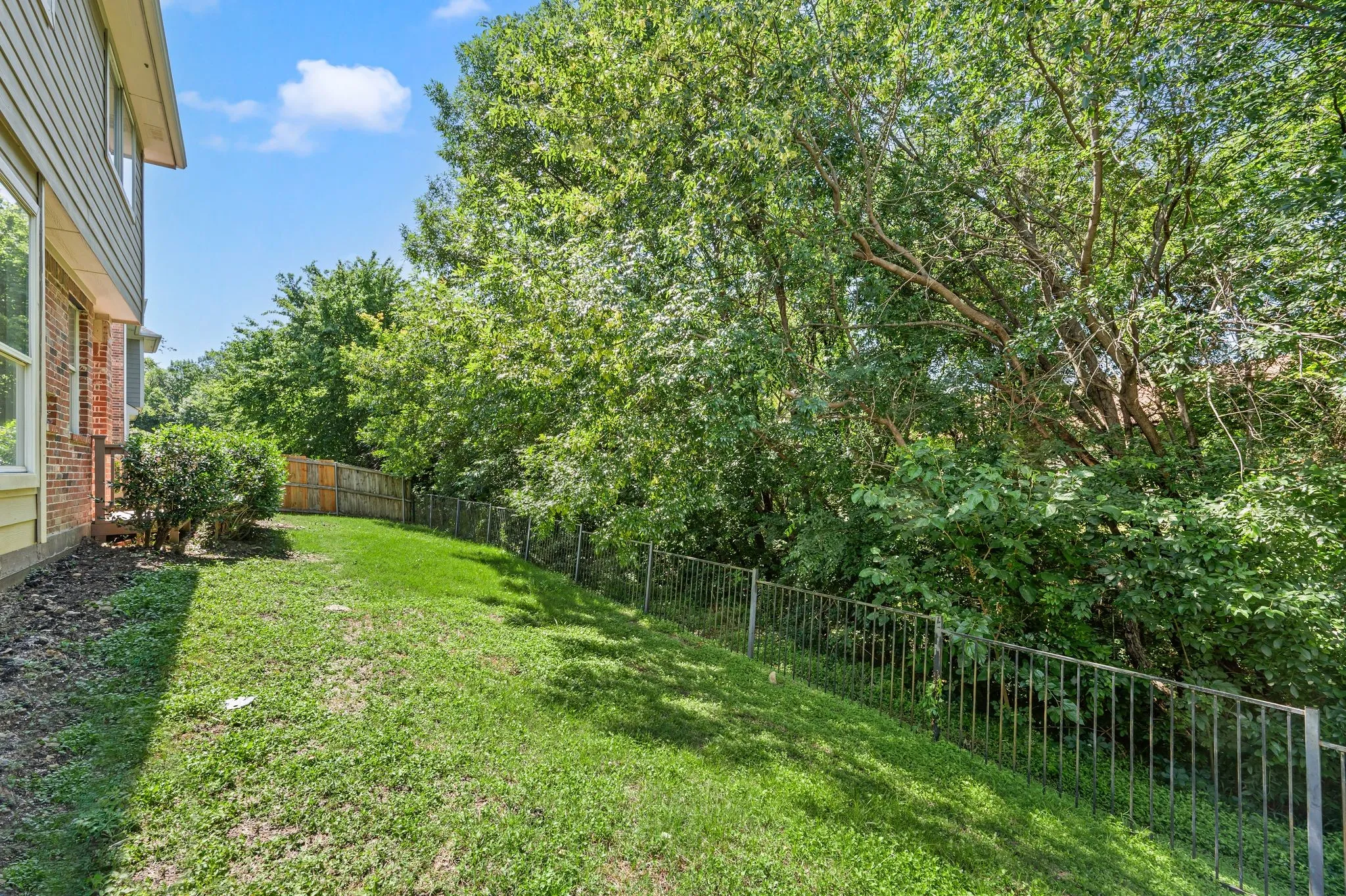 Single Family Residence For Sale in Collin County , 5212 Stone Brooke Crossing, Mc Kinney, Texas 75072, 3 Bedroom, 3 Bathroom, 2 Garage spaces, 2,690 Sqft, built in 2000, mls#21401927, Real Estate Agent in Mc Kinney, Homes For Sale in Collin county, Homes For Sale in Mc Kinney, Realtor in Mc Kinney Texas, Real Estate Brokerage Independent Realty Texas, Luminita Cordes Realtor