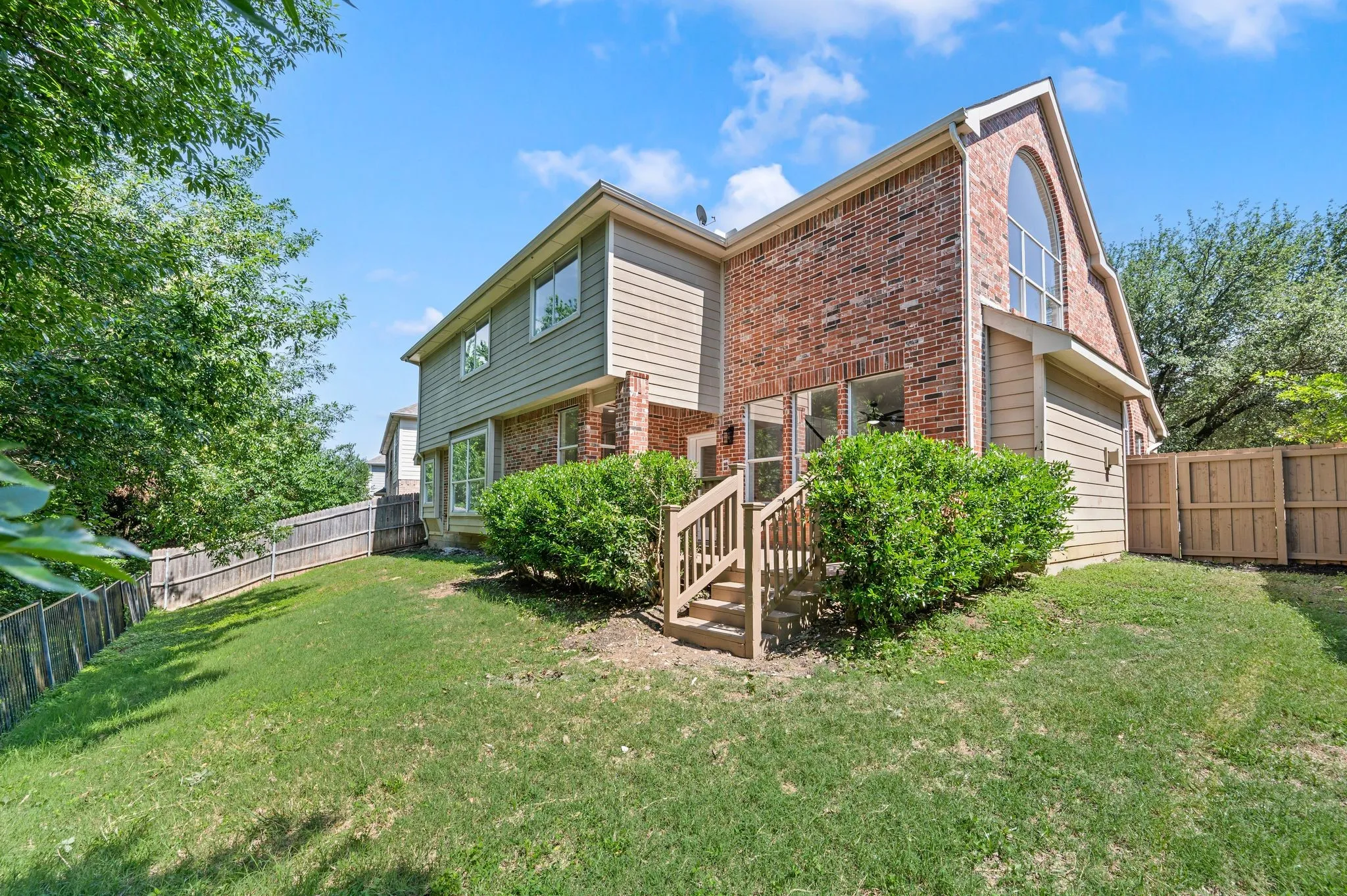 Single Family Residence For Sale in Collin County , 5212 Stone Brooke Crossing, Mc Kinney, Texas 75072, 3 Bedroom, 3 Bathroom, 2 Garage spaces, 2,690 Sqft, built in 2000, mls#21401927, Real Estate Agent in Mc Kinney, Homes For Sale in Collin county, Homes For Sale in Mc Kinney, Realtor in Mc Kinney Texas, Real Estate Brokerage Independent Realty Texas, Luminita Cordes Realtor