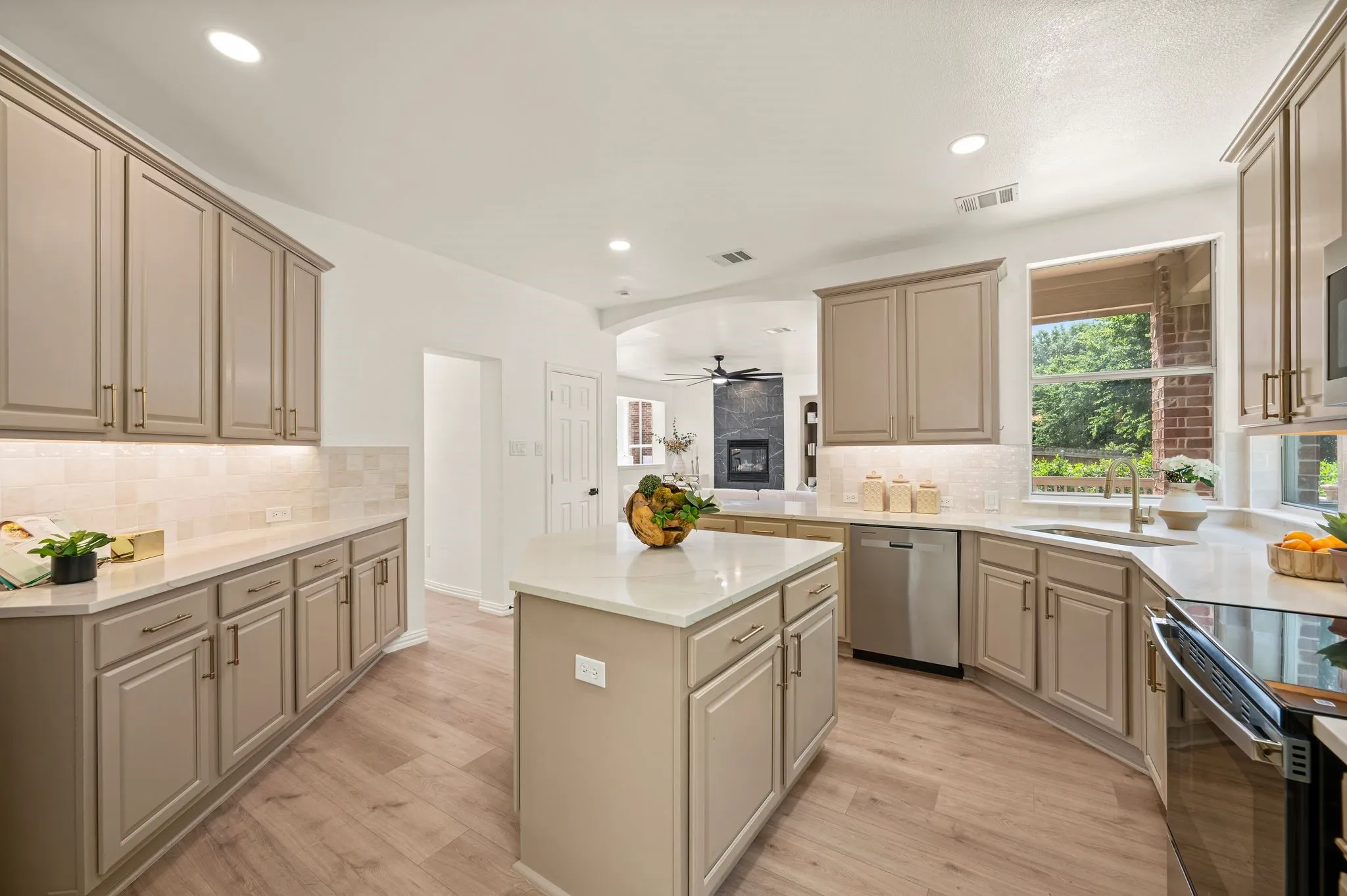 Single Family Residence For Sale in Collin County , 5212 Stone Brooke Crossing, Mc Kinney, Texas 75072, 3 Bedroom, 3 Bathroom, 2 Garage spaces, 2,690 Sqft, built in 2000, mls#21401927, Real Estate Agent in Mc Kinney, Homes For Sale in Collin county, Homes For Sale in Mc Kinney, Realtor in Mc Kinney Texas, Real Estate Brokerage Independent Realty Texas, Luminita Cordes Realtor