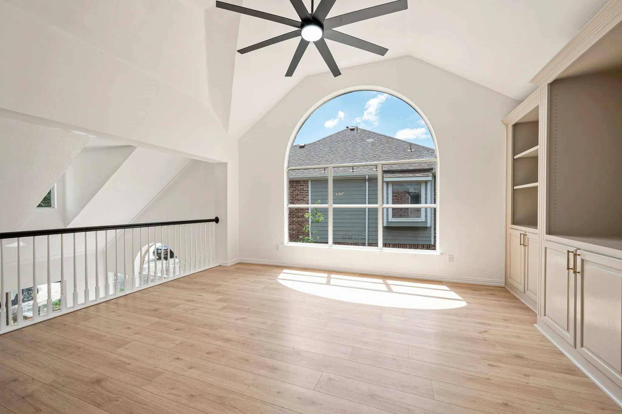 Single Family Residence For Sale in Collin County , 5212 Stone Brooke Crossing, Mc Kinney, Texas 75072, 3 Bedroom, 3 Bathroom, 2 Garage spaces, 2,690 Sqft, built in 2000, mls#21401927, Real Estate Agent in Mc Kinney, Homes For Sale in Collin county, Homes For Sale in Mc Kinney, Realtor in Mc Kinney Texas, Real Estate Brokerage Independent Realty Texas, Luminita Cordes Realtor