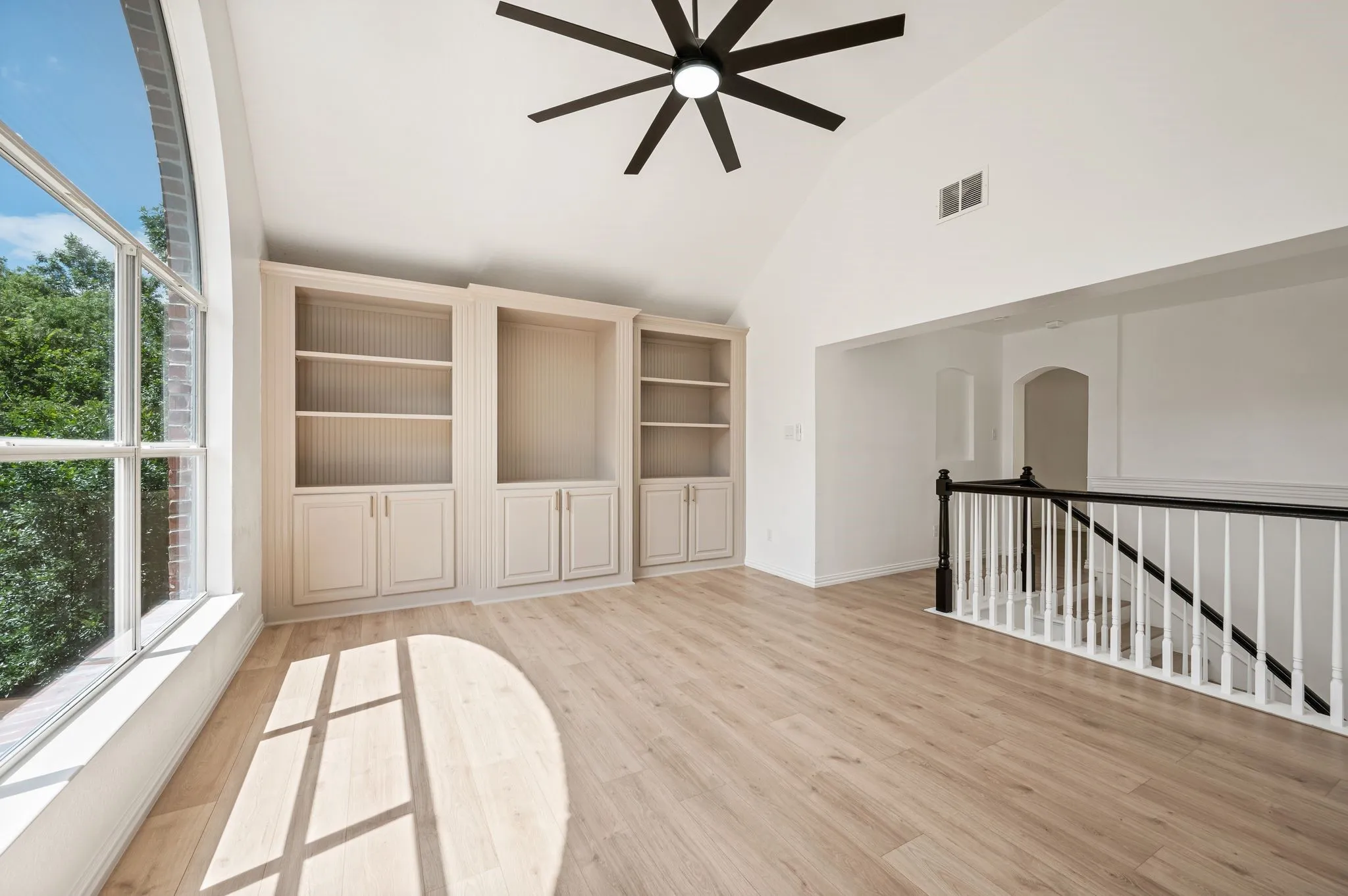 Single Family Residence For Sale in Collin County , 5212 Stone Brooke Crossing, Mc Kinney, Texas 75072, 3 Bedroom, 3 Bathroom, 2 Garage spaces, 2,690 Sqft, built in 2000, mls#21401927, Real Estate Agent in Mc Kinney, Homes For Sale in Collin county, Homes For Sale in Mc Kinney, Realtor in Mc Kinney Texas, Real Estate Brokerage Independent Realty Texas, Luminita Cordes Realtor