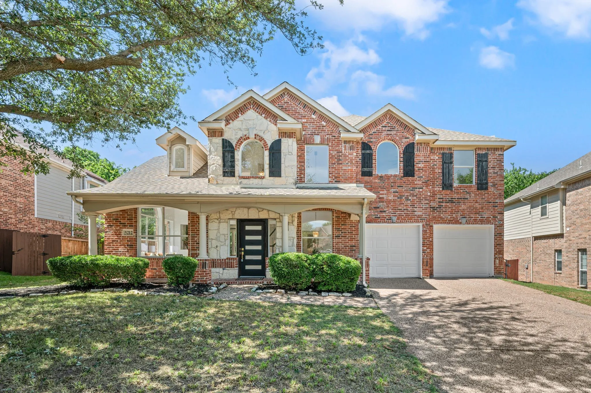 Single Family Residence For Sale in Collin County , 5212 Stone Brooke Crossing, Mc Kinney, Texas 75072, 3 Bedroom, 3 Bathroom, 2 Garage spaces, 2,690 Sqft, built in 2000, mls#21401927, Real Estate Agent in Mc Kinney, Homes For Sale in Collin county, Homes For Sale in Mc Kinney, Realtor in Mc Kinney Texas, Real Estate Brokerage Independent Realty Texas, Luminita Cordes Realtor