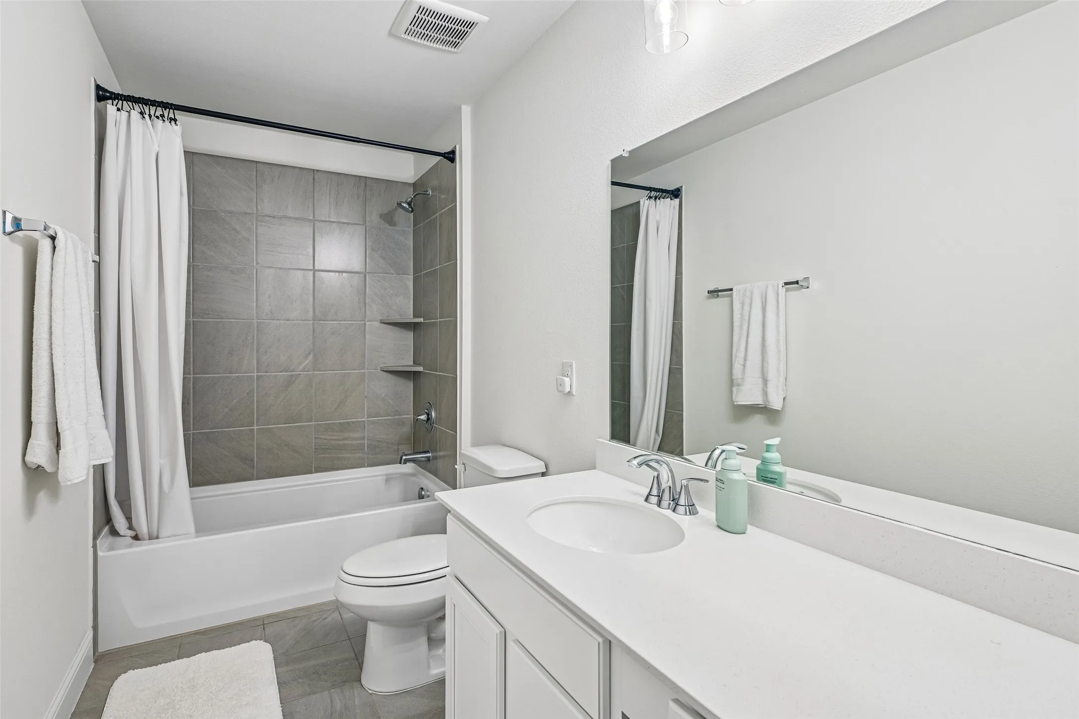 Single Family Residence For Rent in Dallas County , 721 Saint Lawrence Drive, Seagoville, Texas 75159, 3 Bedroom, 3 Bathroom, 2 Garage spaces, 2,752 Sqft, built in 2025, mls#21401917, Real Estate Agent in Seagoville, Homes For Rent in Dallas county, Homes For Rent in Seagoville, Realtor in Seagoville Texas, Real Estate Brokerage Independent Realty Texas, Luminita Cordes Realtor