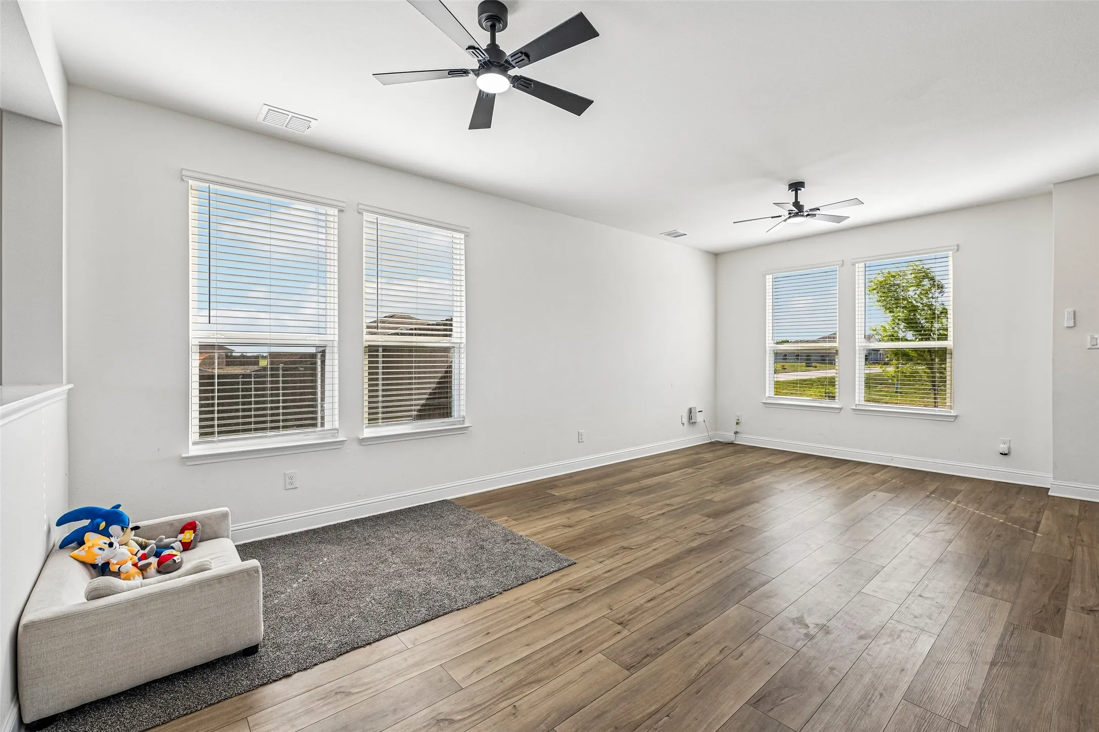 Single Family Residence For Rent in Dallas County , 721 Saint Lawrence Drive, Seagoville, Texas 75159, 3 Bedroom, 3 Bathroom, 2 Garage spaces, 2,752 Sqft, built in 2025, mls#21401917, Real Estate Agent in Seagoville, Homes For Rent in Dallas county, Homes For Rent in Seagoville, Realtor in Seagoville Texas, Real Estate Brokerage Independent Realty Texas, Luminita Cordes Realtor