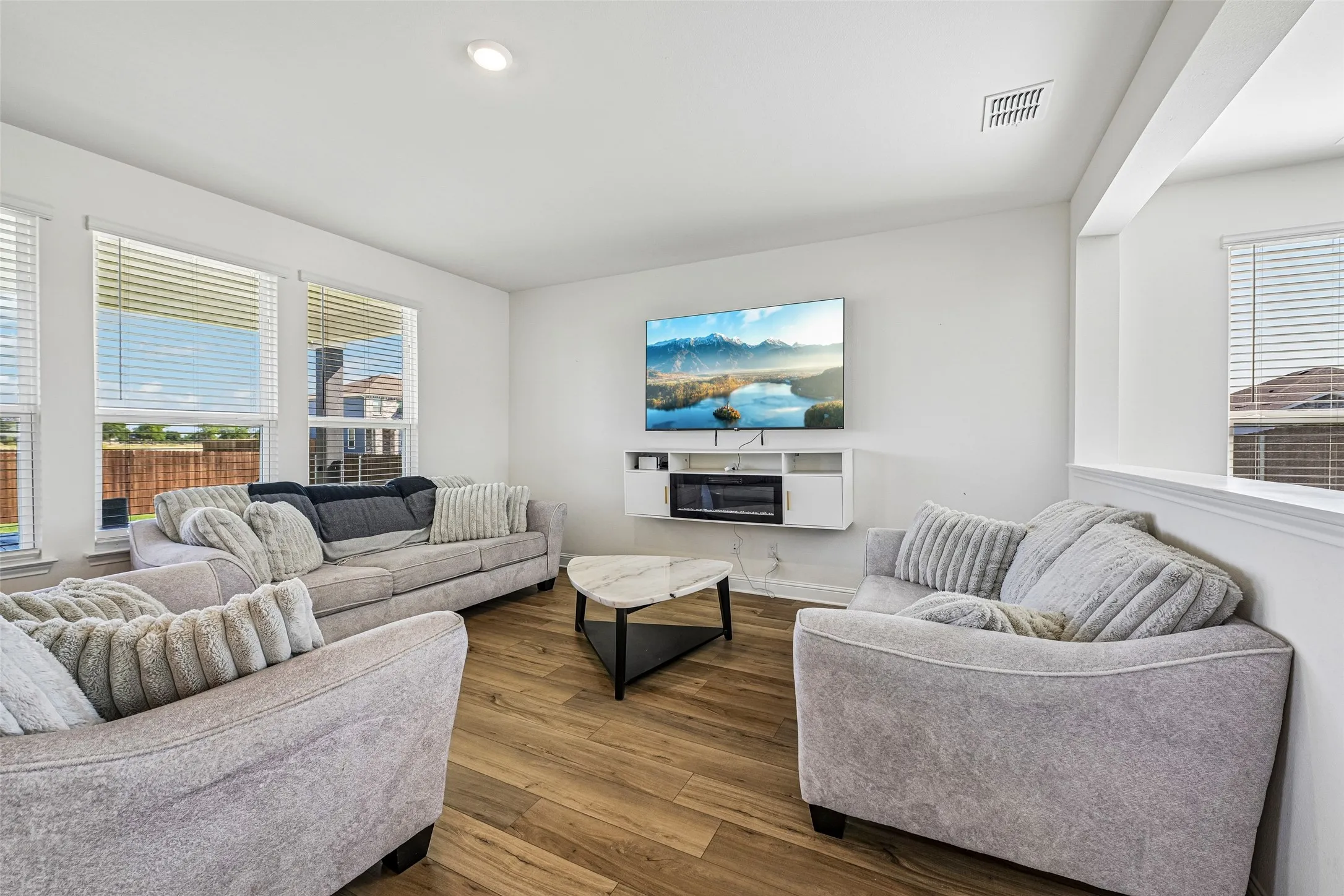 Single Family Residence For Rent in Dallas County , 721 Saint Lawrence Drive, Seagoville, Texas 75159, 3 Bedroom, 3 Bathroom, 2 Garage spaces, 2,752 Sqft, built in 2025, mls#21401917, Real Estate Agent in Seagoville, Homes For Rent in Dallas county, Homes For Rent in Seagoville, Realtor in Seagoville Texas, Real Estate Brokerage Independent Realty Texas, Luminita Cordes Realtor