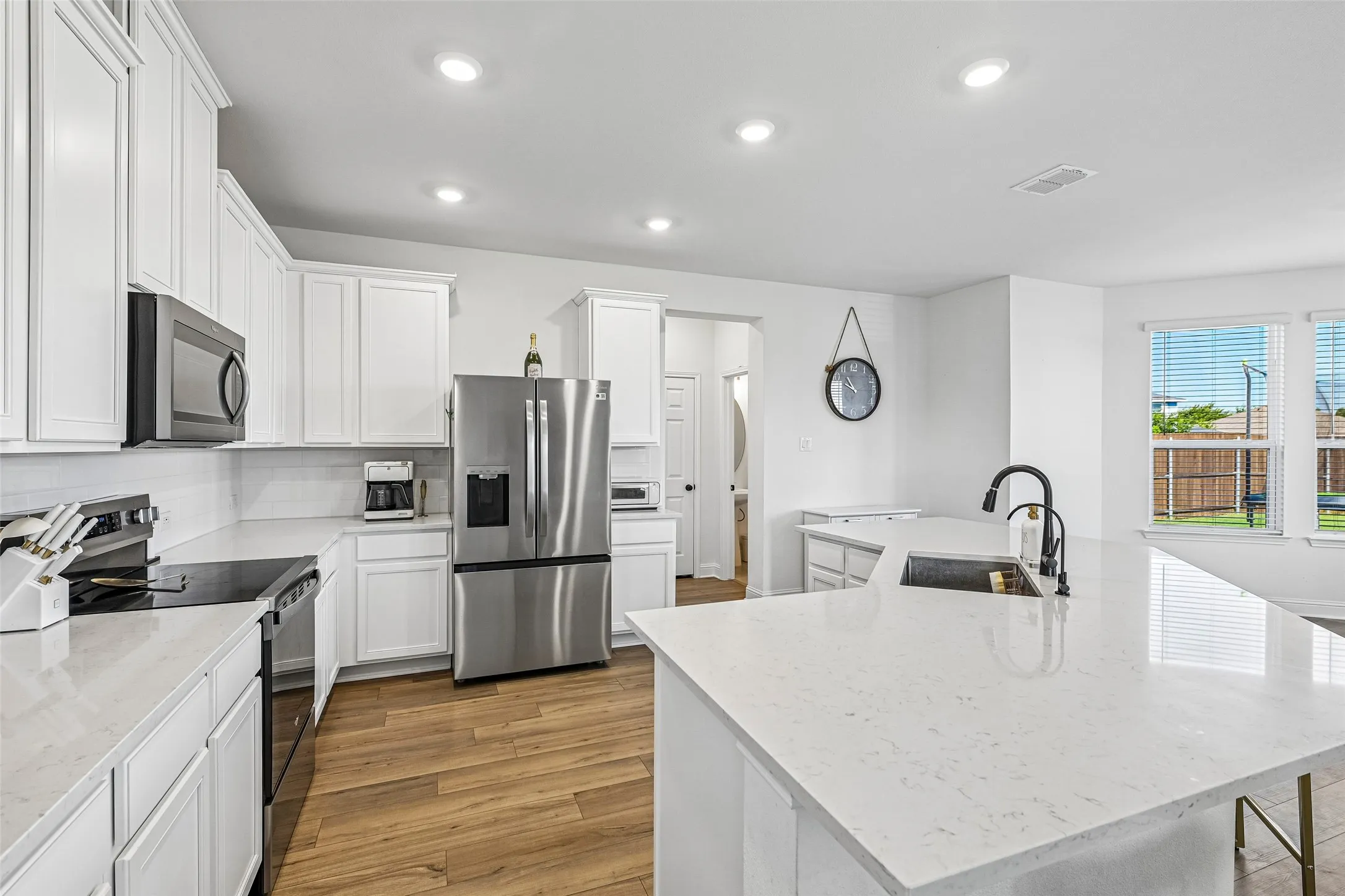 Single Family Residence For Rent in Dallas County , 721 Saint Lawrence Drive, Seagoville, Texas 75159, 3 Bedroom, 3 Bathroom, 2 Garage spaces, 2,752 Sqft, built in 2025, mls#21401917, Real Estate Agent in Seagoville, Homes For Rent in Dallas county, Homes For Rent in Seagoville, Realtor in Seagoville Texas, Real Estate Brokerage Independent Realty Texas, Luminita Cordes Realtor