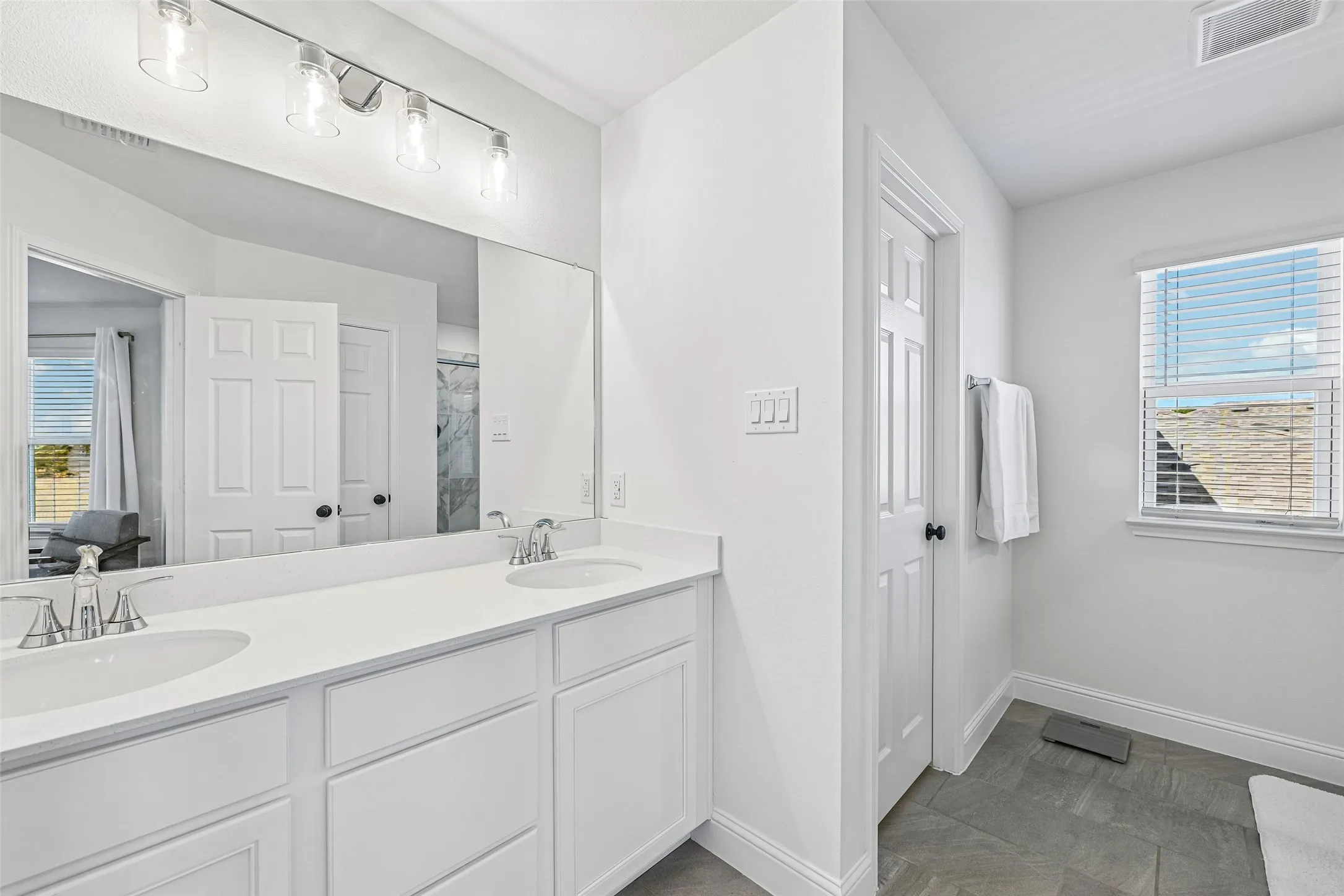 Single Family Residence For Rent in Dallas County , 721 Saint Lawrence Drive, Seagoville, Texas 75159, 3 Bedroom, 3 Bathroom, 2 Garage spaces, 2,752 Sqft, built in 2025, mls#21401917, Real Estate Agent in Seagoville, Homes For Rent in Dallas county, Homes For Rent in Seagoville, Realtor in Seagoville Texas, Real Estate Brokerage Independent Realty Texas, Luminita Cordes Realtor