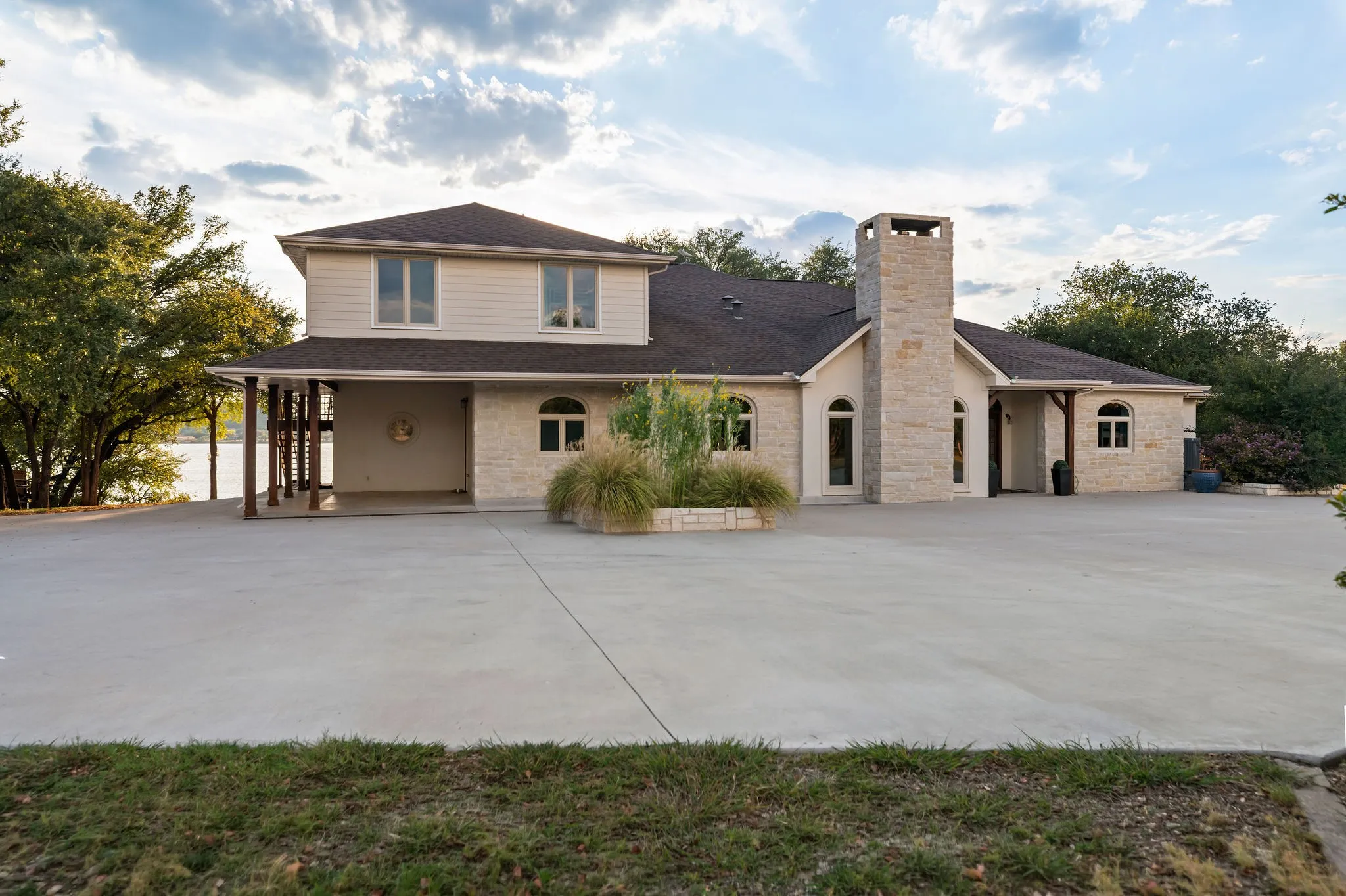 Single Family Residence For Sale in Palo Pinto County , 4877 Pike Road, Graham, Texas 76450, 6 Bedroom, 4 Bathroom, 2 Garage spaces, 3,825 Sqft, built in 1998, mls#21400958, Real Estate Agent in Graham, Homes For Sale in Palo Pinto county, Homes For Sale in Graham, Realtor in Graham Texas, Real Estate Brokerage Independent Realty Texas, Luminita Cordes Realtor