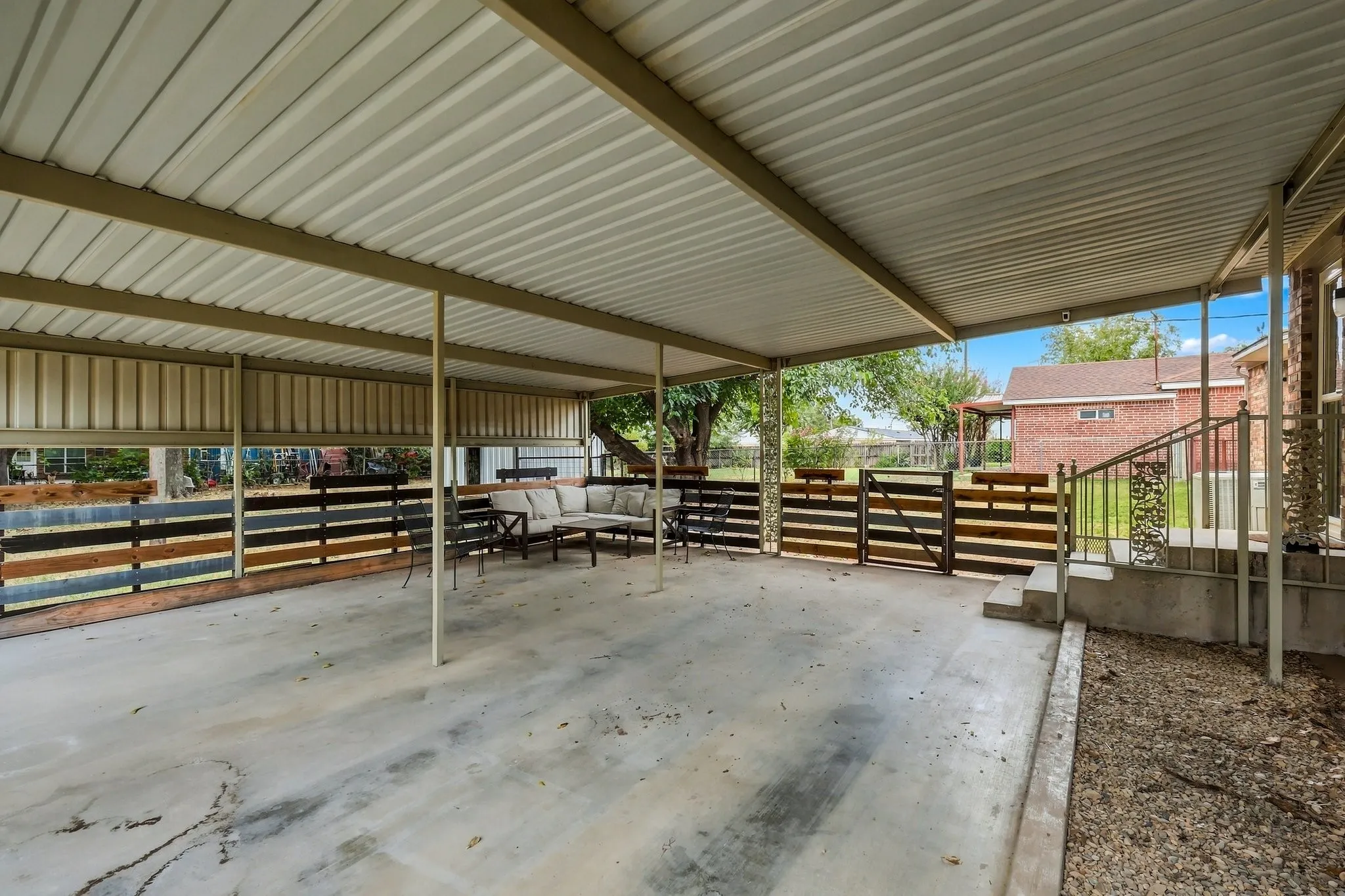 Single Family Residence For Sale in Wise County , 1512 Cobb Street, Bridgeport, Texas 76426, 3 Bedroom, 2 Bathroom, Garage spaces, 1,231 Sqft, built in 1960, mls#21401131, Real Estate Agent in Bridgeport, Homes For Sale in Wise county, Homes For Sale in Bridgeport, Realtor in Bridgeport Texas, Real Estate Brokerage Independent Realty Texas, Luminita Cordes Realtor