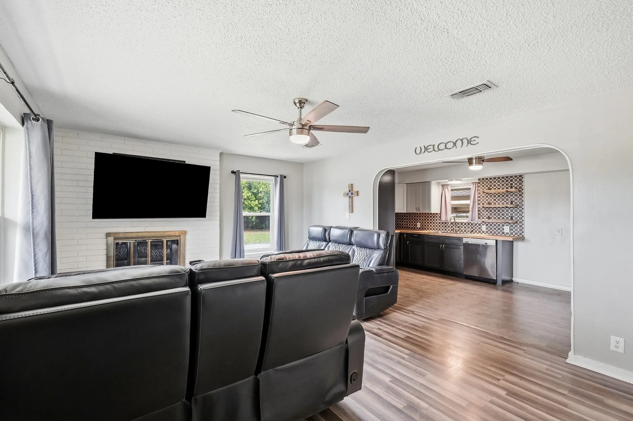 Single Family Residence For Sale in Wise County , 1512 Cobb Street, Bridgeport, Texas 76426, 3 Bedroom, 2 Bathroom, Garage spaces, 1,231 Sqft, built in 1960, mls#21401131, Real Estate Agent in Bridgeport, Homes For Sale in Wise county, Homes For Sale in Bridgeport, Realtor in Bridgeport Texas, Real Estate Brokerage Independent Realty Texas, Luminita Cordes Realtor