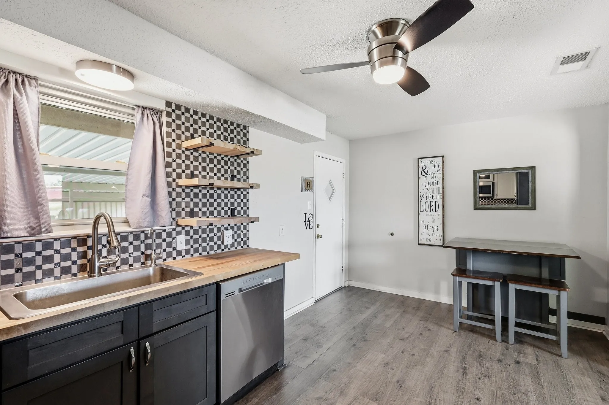 Single Family Residence For Sale in Wise County , 1512 Cobb Street, Bridgeport, Texas 76426, 3 Bedroom, 2 Bathroom, Garage spaces, 1,231 Sqft, built in 1960, mls#21401131, Real Estate Agent in Bridgeport, Homes For Sale in Wise county, Homes For Sale in Bridgeport, Realtor in Bridgeport Texas, Real Estate Brokerage Independent Realty Texas, Luminita Cordes Realtor