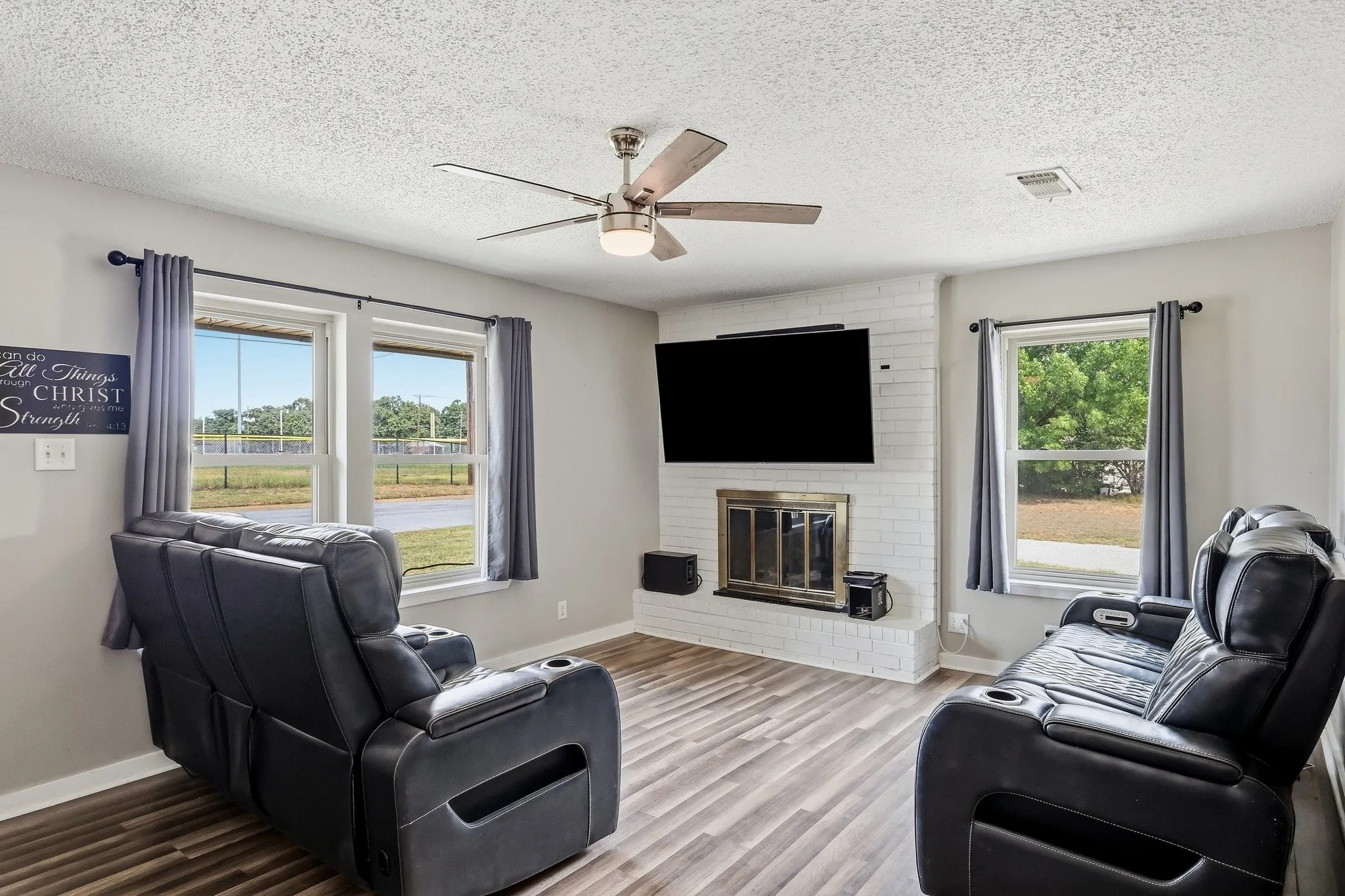 Single Family Residence For Sale in Wise County , 1512 Cobb Street, Bridgeport, Texas 76426, 3 Bedroom, 2 Bathroom, Garage spaces, 1,231 Sqft, built in 1960, mls#21401131, Real Estate Agent in Bridgeport, Homes For Sale in Wise county, Homes For Sale in Bridgeport, Realtor in Bridgeport Texas, Real Estate Brokerage Independent Realty Texas, Luminita Cordes Realtor