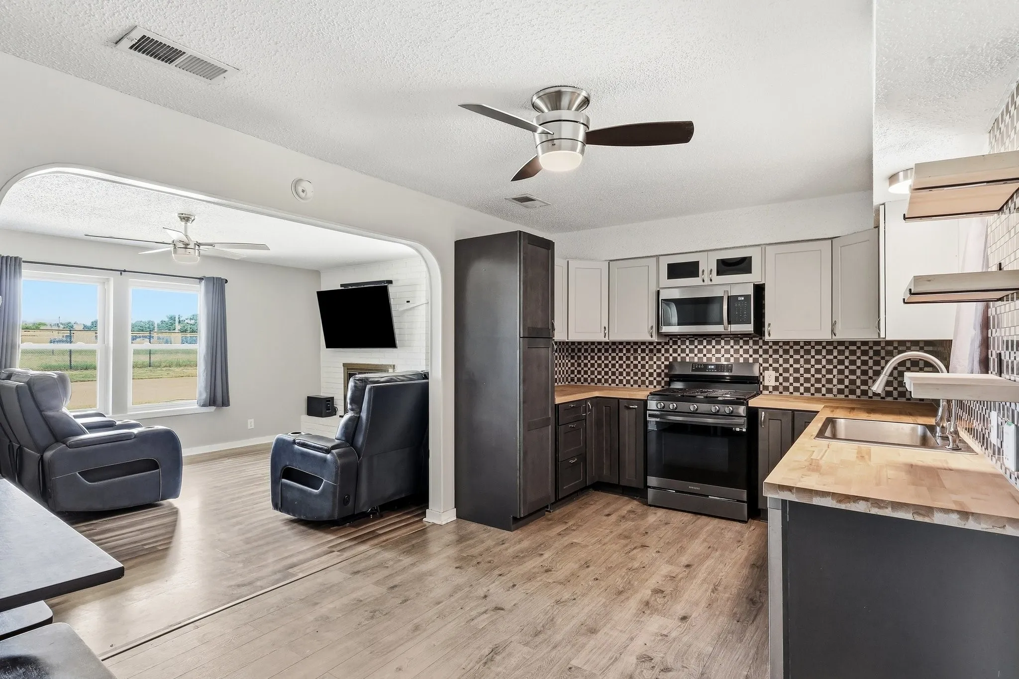 Single Family Residence For Sale in Wise County , 1512 Cobb Street, Bridgeport, Texas 76426, 3 Bedroom, 2 Bathroom, Garage spaces, 1,231 Sqft, built in 1960, mls#21401131, Real Estate Agent in Bridgeport, Homes For Sale in Wise county, Homes For Sale in Bridgeport, Realtor in Bridgeport Texas, Real Estate Brokerage Independent Realty Texas, Luminita Cordes Realtor