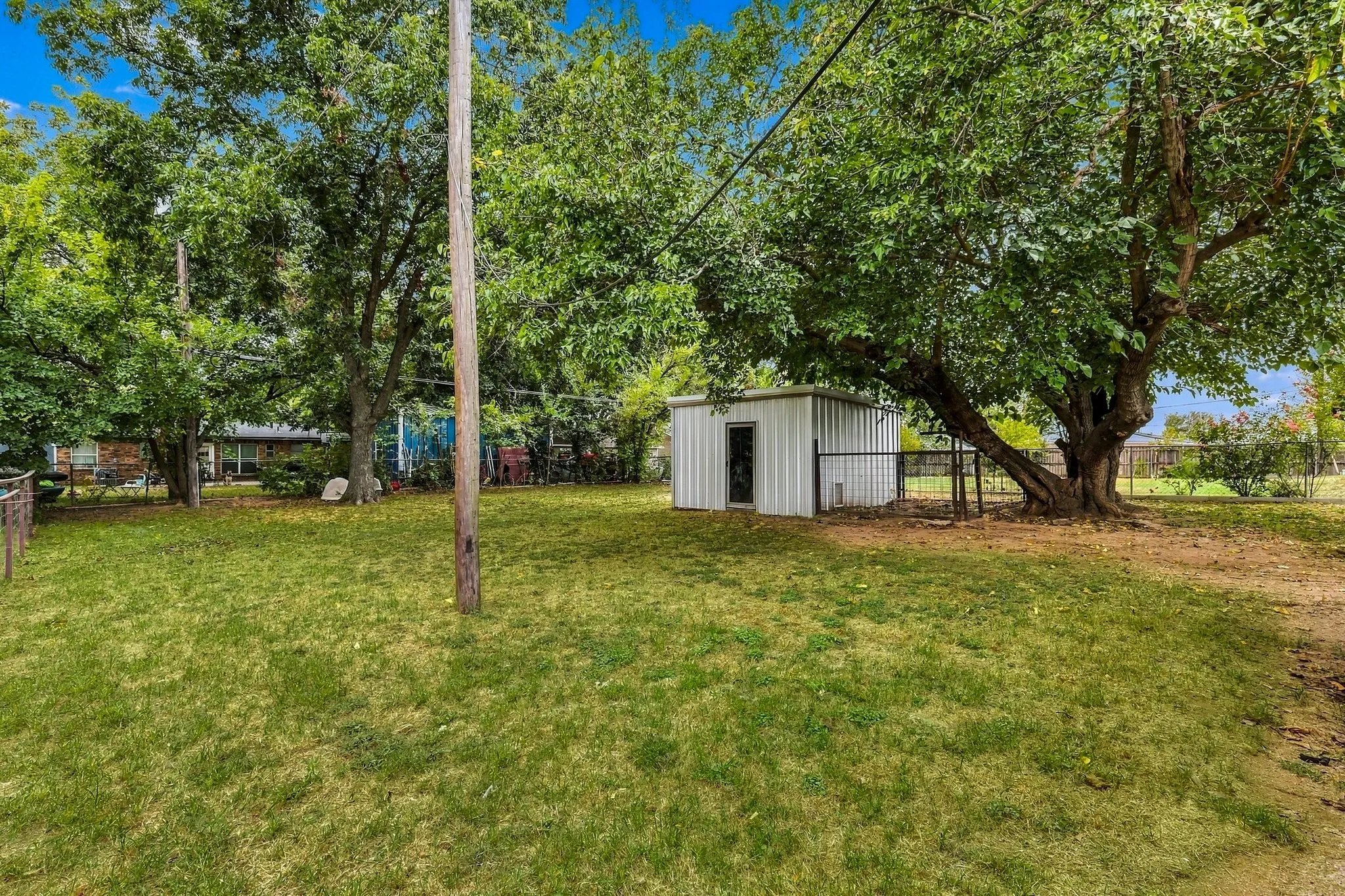 Single Family Residence For Sale in Wise County , 1512 Cobb Street, Bridgeport, Texas 76426, 3 Bedroom, 2 Bathroom, Garage spaces, 1,231 Sqft, built in 1960, mls#21401131, Real Estate Agent in Bridgeport, Homes For Sale in Wise county, Homes For Sale in Bridgeport, Realtor in Bridgeport Texas, Real Estate Brokerage Independent Realty Texas, Luminita Cordes Realtor