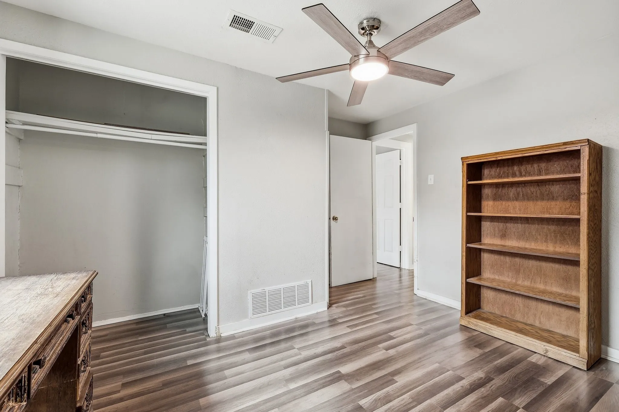 Single Family Residence For Sale in Wise County , 1512 Cobb Street, Bridgeport, Texas 76426, 3 Bedroom, 2 Bathroom, Garage spaces, 1,231 Sqft, built in 1960, mls#21401131, Real Estate Agent in Bridgeport, Homes For Sale in Wise county, Homes For Sale in Bridgeport, Realtor in Bridgeport Texas, Real Estate Brokerage Independent Realty Texas, Luminita Cordes Realtor